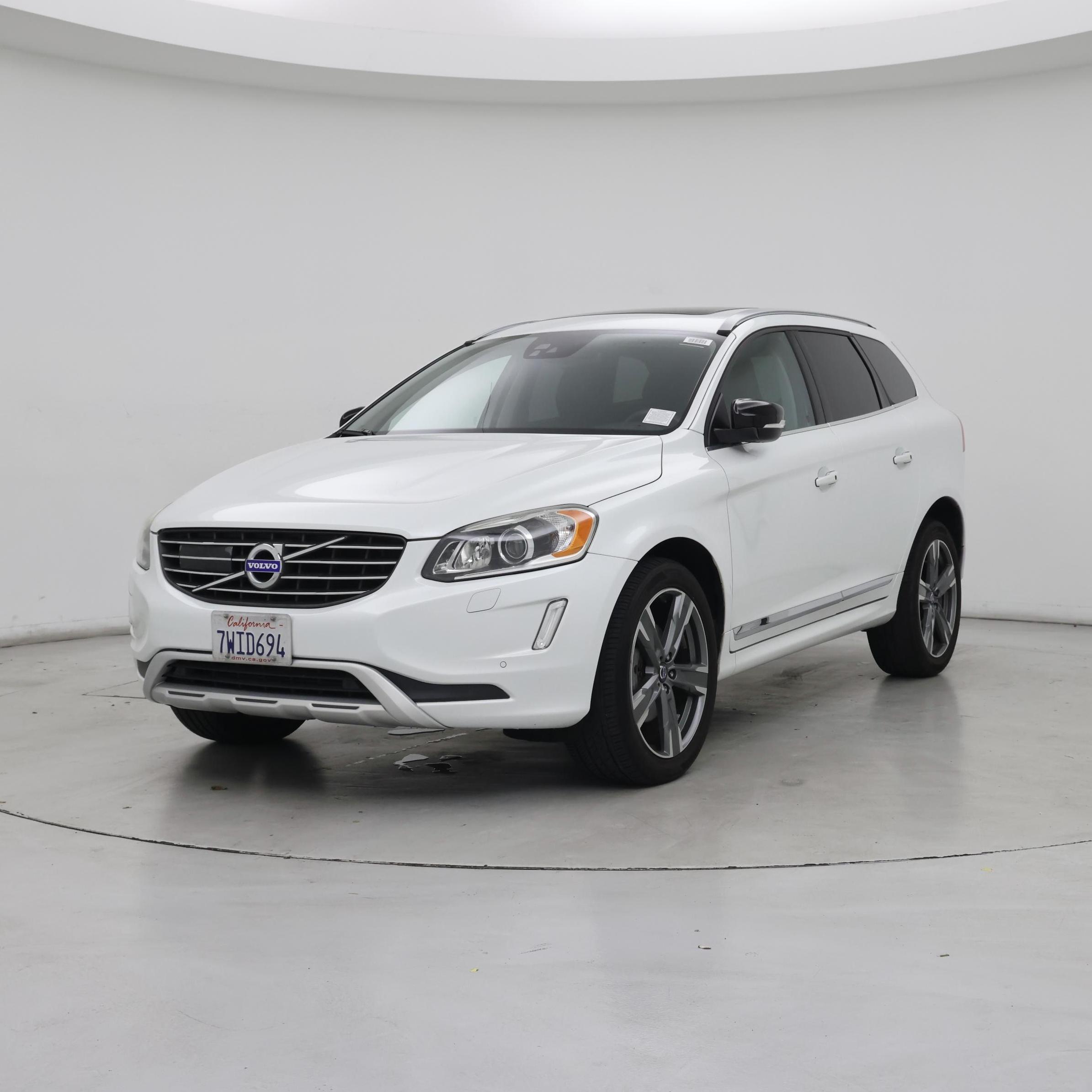 Thumbnail: 2017 Volvo XC60 - 4