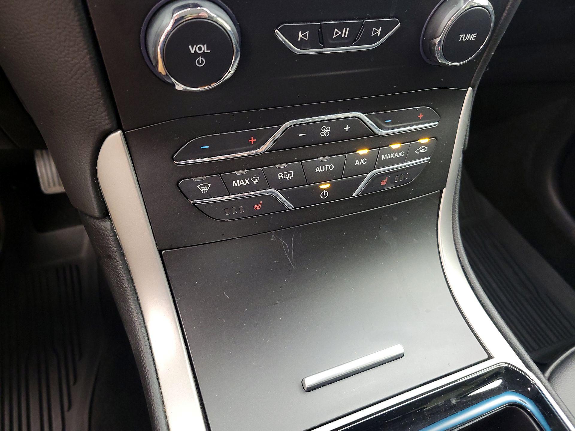 Thumbnail: 2019 Ford Edge - 14