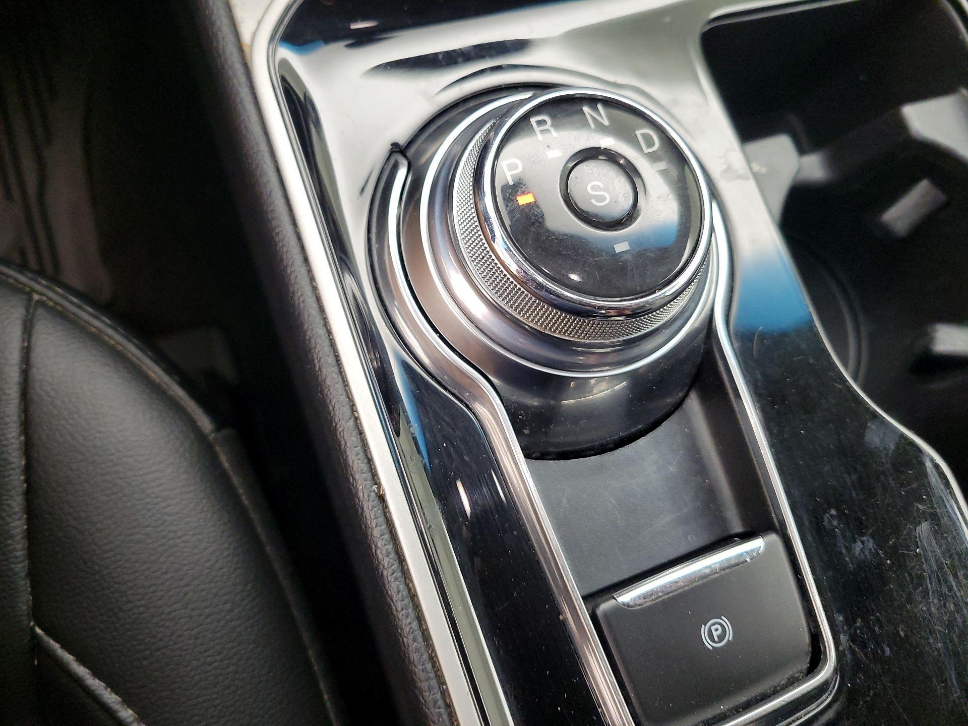 Thumbnail: 2019 Ford Edge - 15