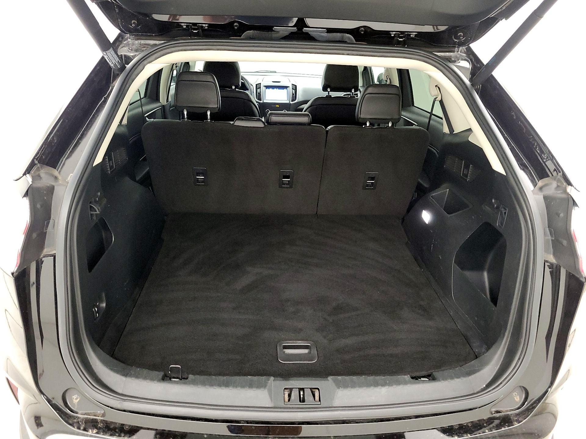 Thumbnail: 2019 Ford Edge - 16