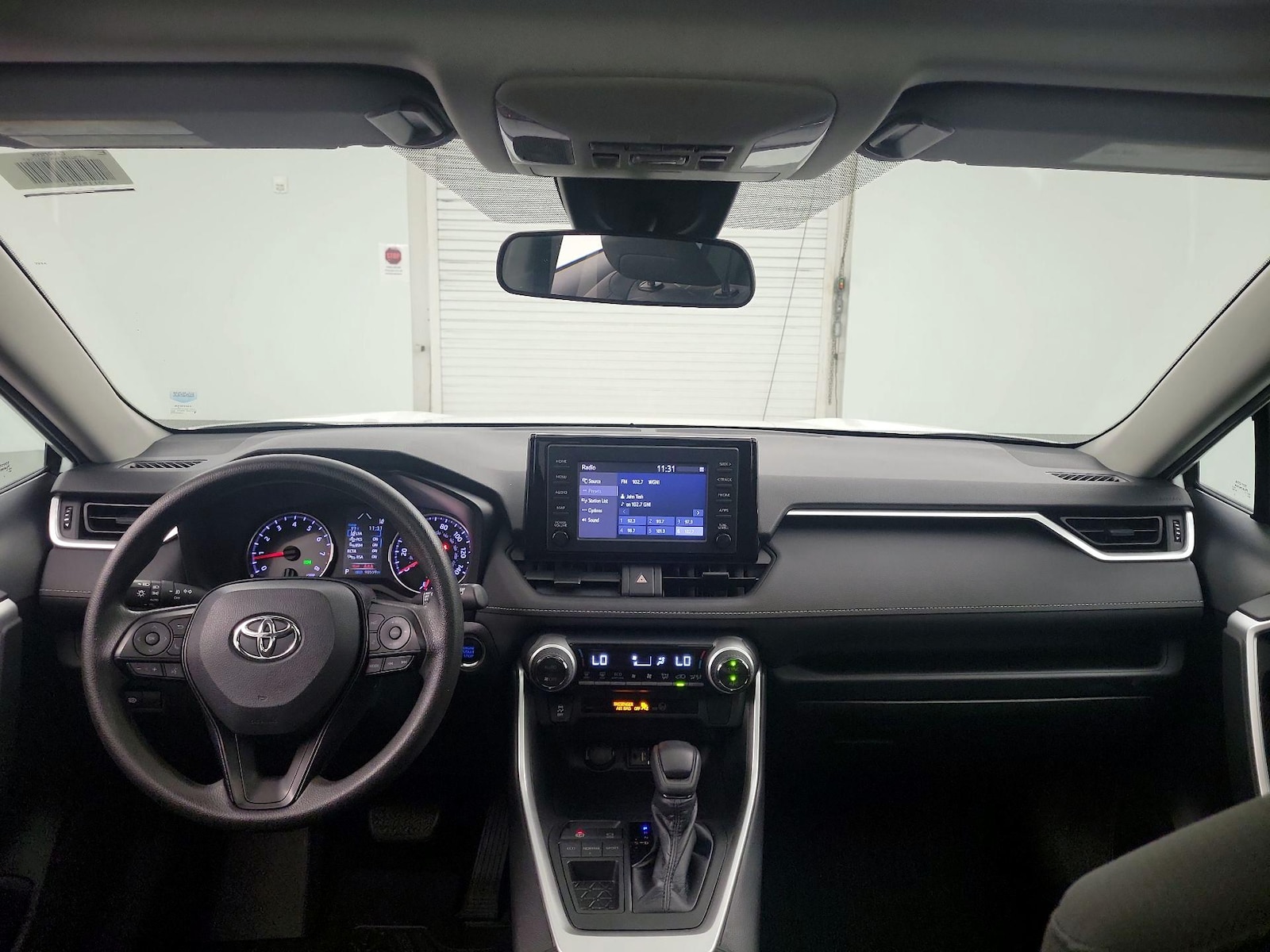 2019 Toyota RAV4 XLE - Photo 10
