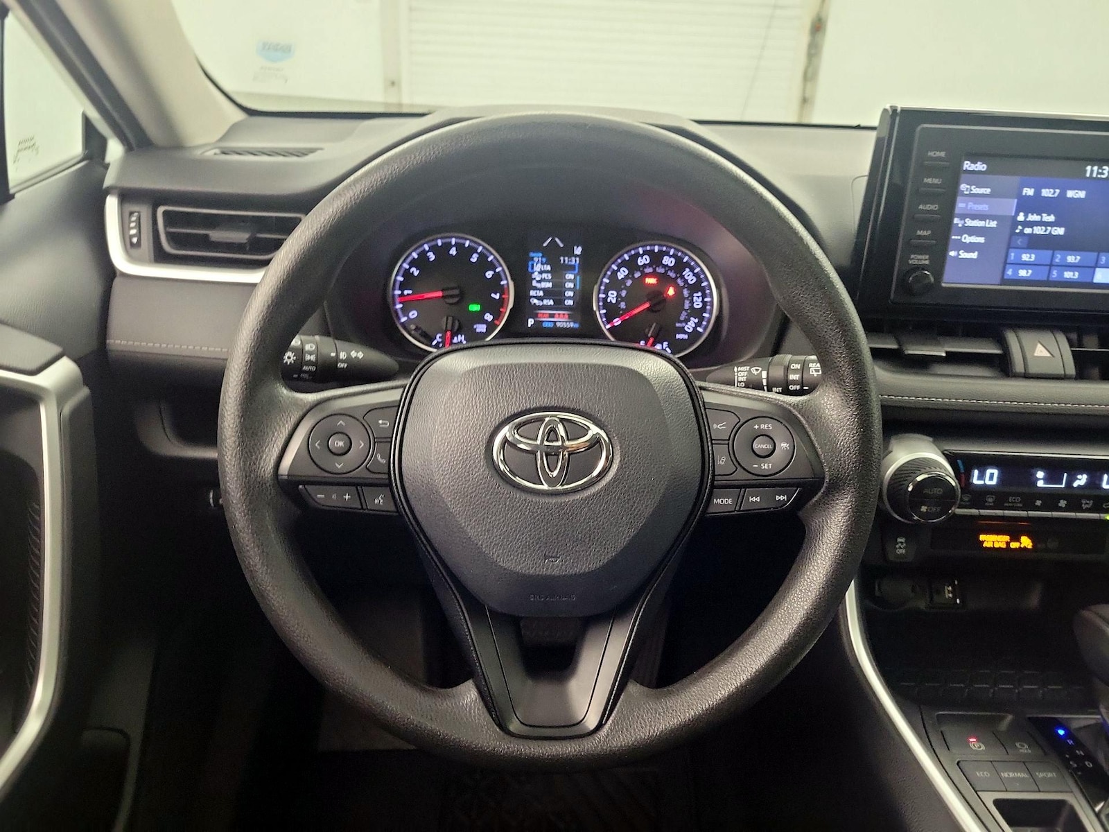 2019 Toyota RAV4 XLE - Photo 11