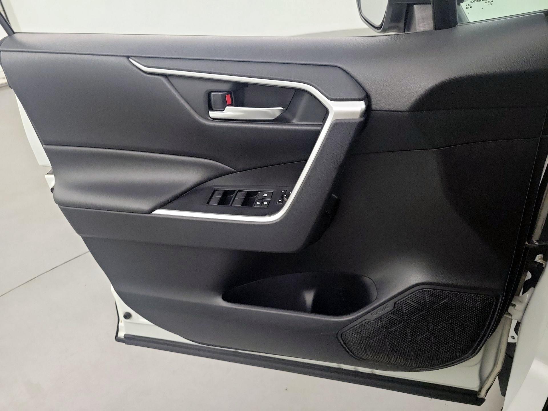 Thumbnail: 2019 Toyota RAV4 - 12