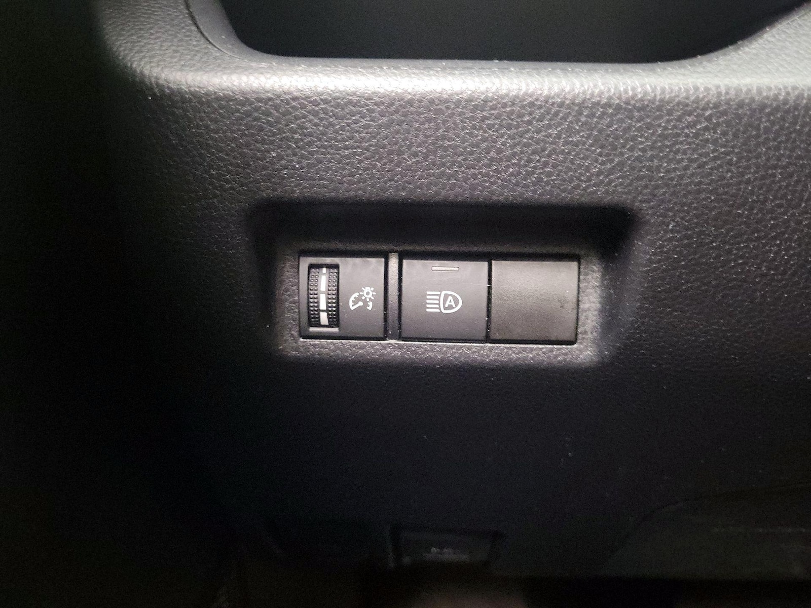 2019 Toyota RAV4 XLE - Photo 14