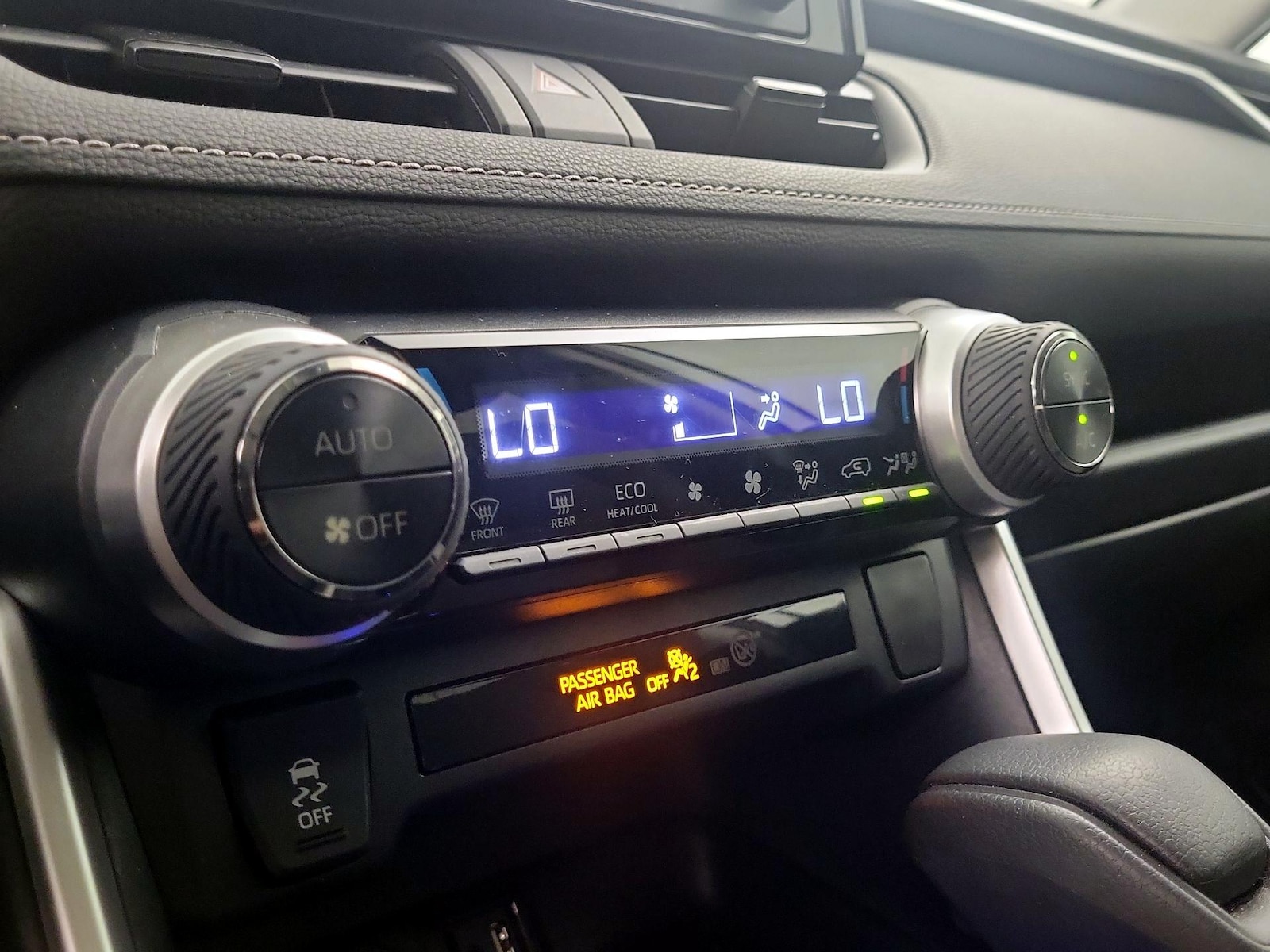 2019 Toyota RAV4 XLE - Photo 17