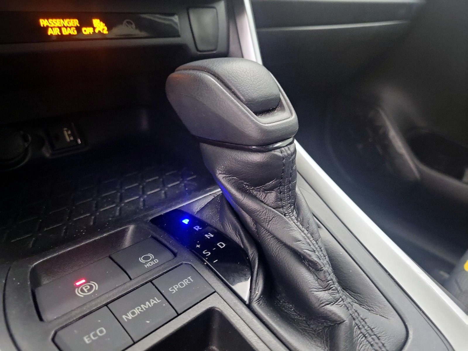 2019 Toyota RAV4 XLE - Photo 18