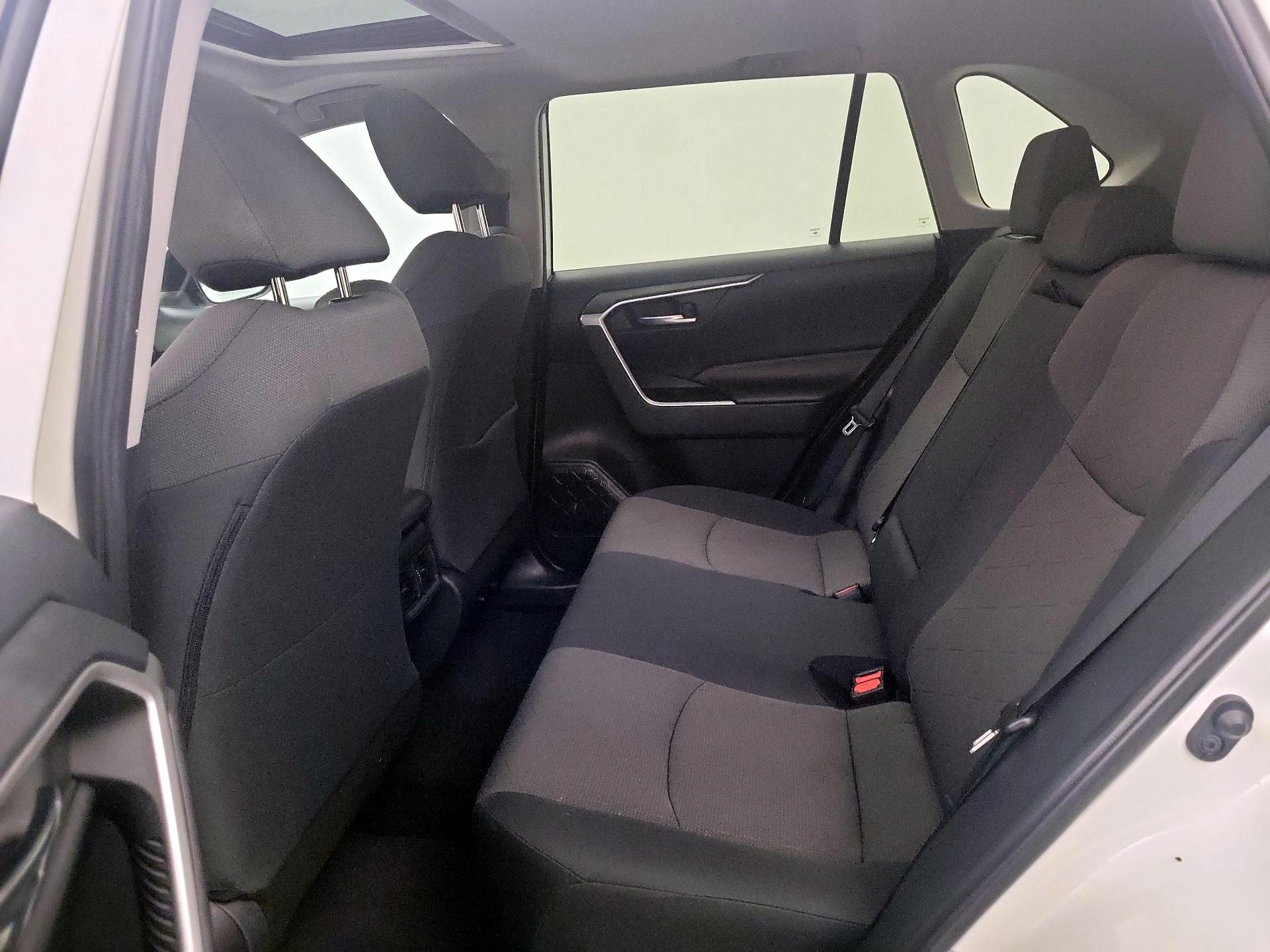 Thumbnail: 2019 Toyota RAV4 - 20
