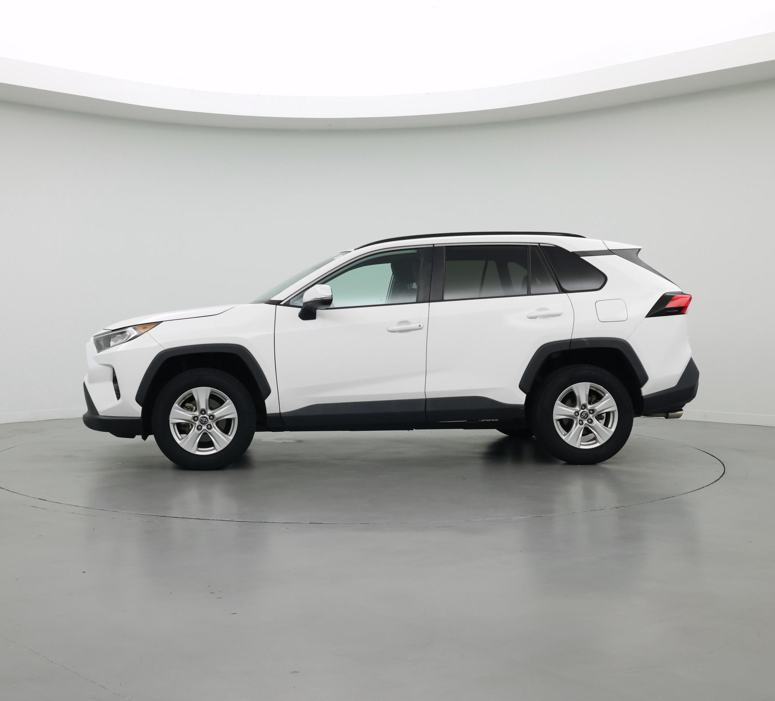 Thumbnail: 2019 Toyota RAV4 - 3