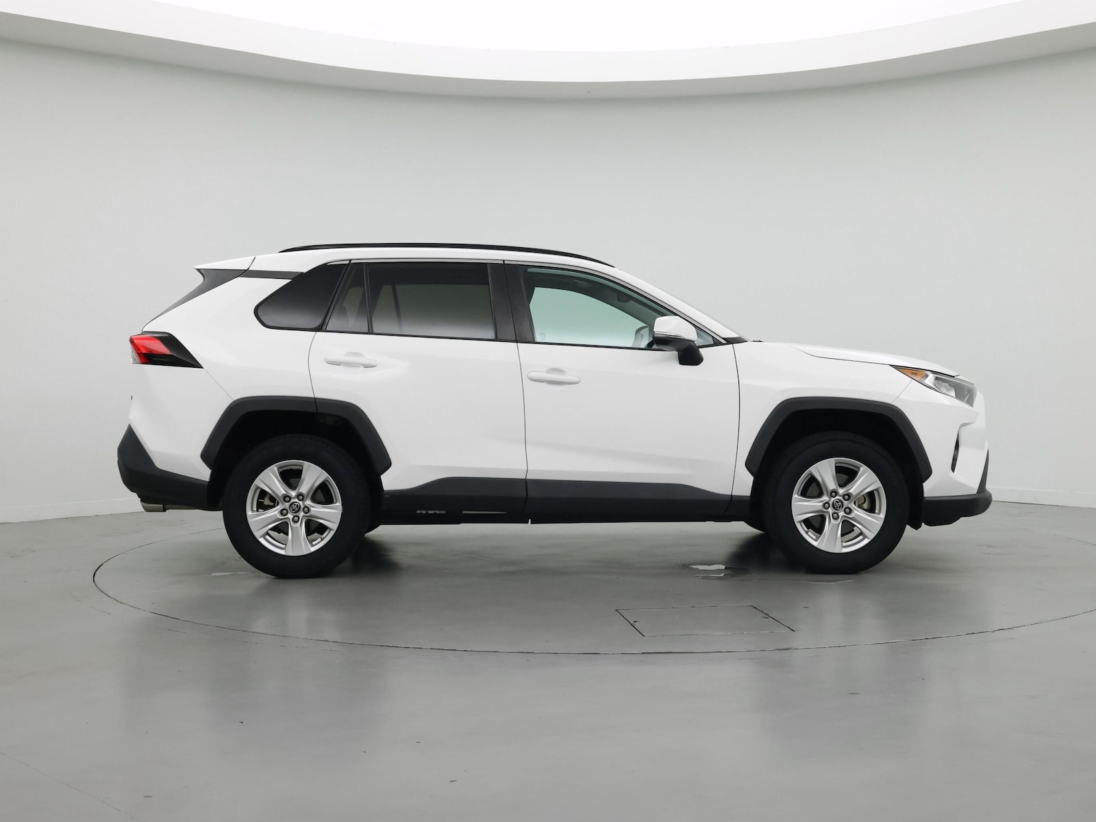2019 Toyota RAV4 XLE - Photo 8