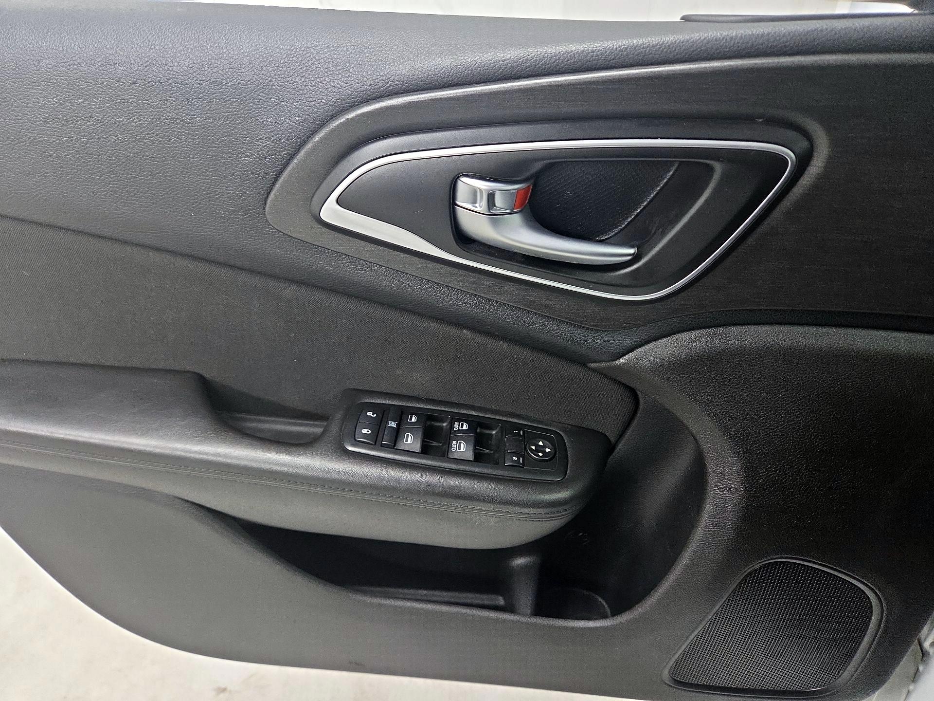 Thumbnail: 2016 Chrysler 200 - 12