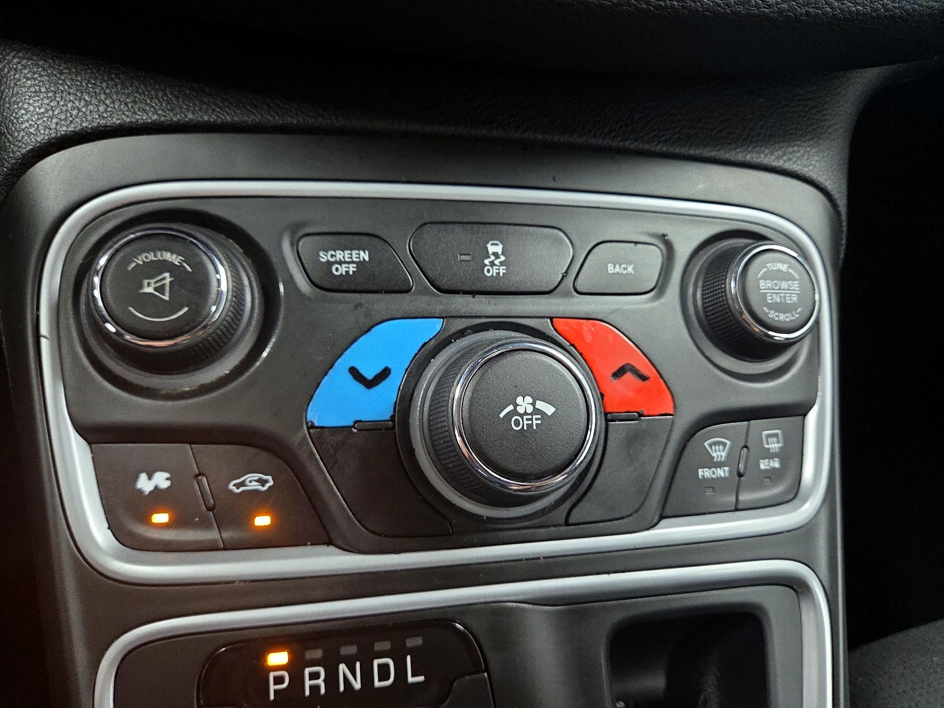 Thumbnail: 2016 Chrysler 200 - 16