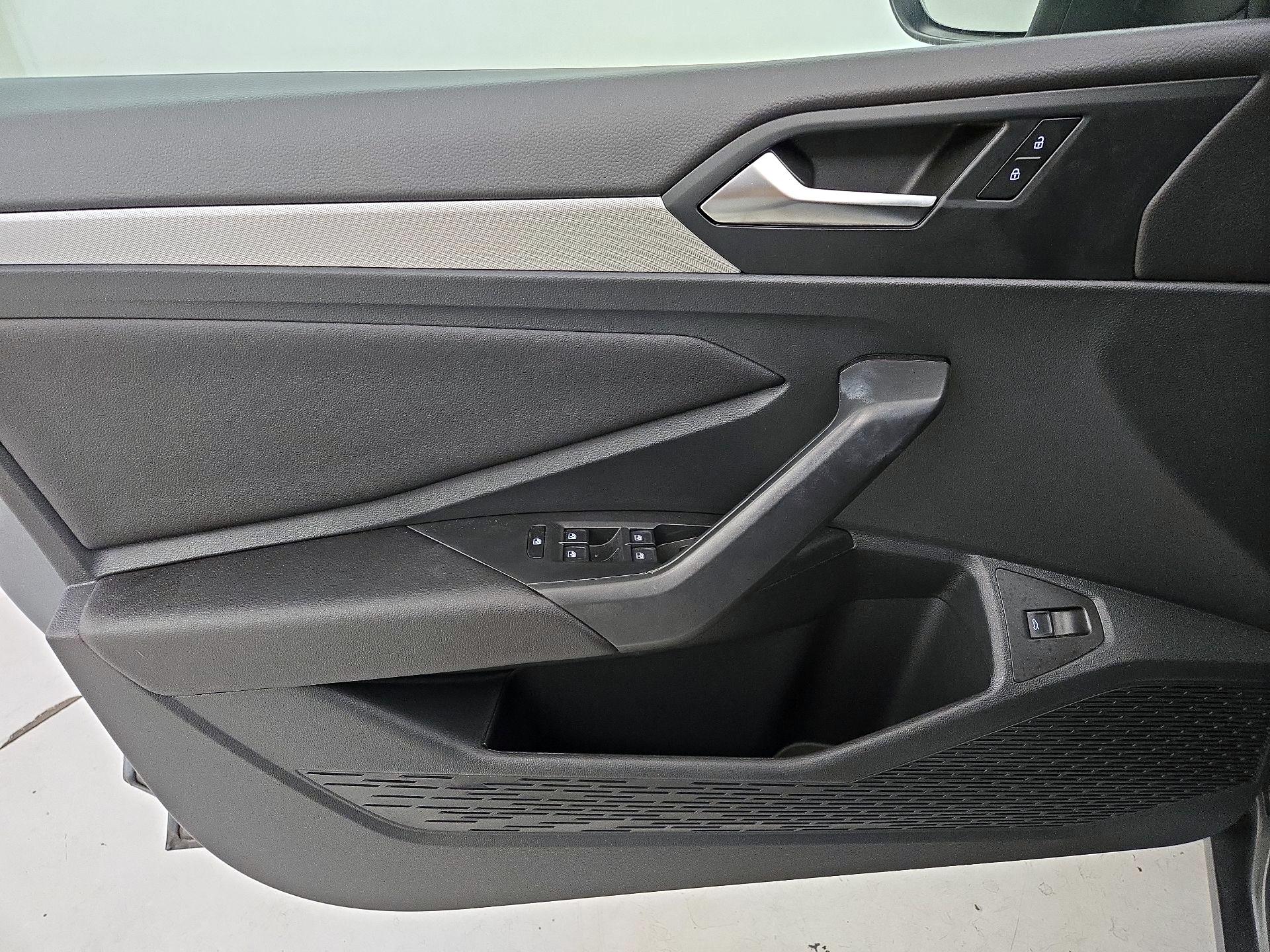 Thumbnail: 2019 Volkswagen Jetta - 12