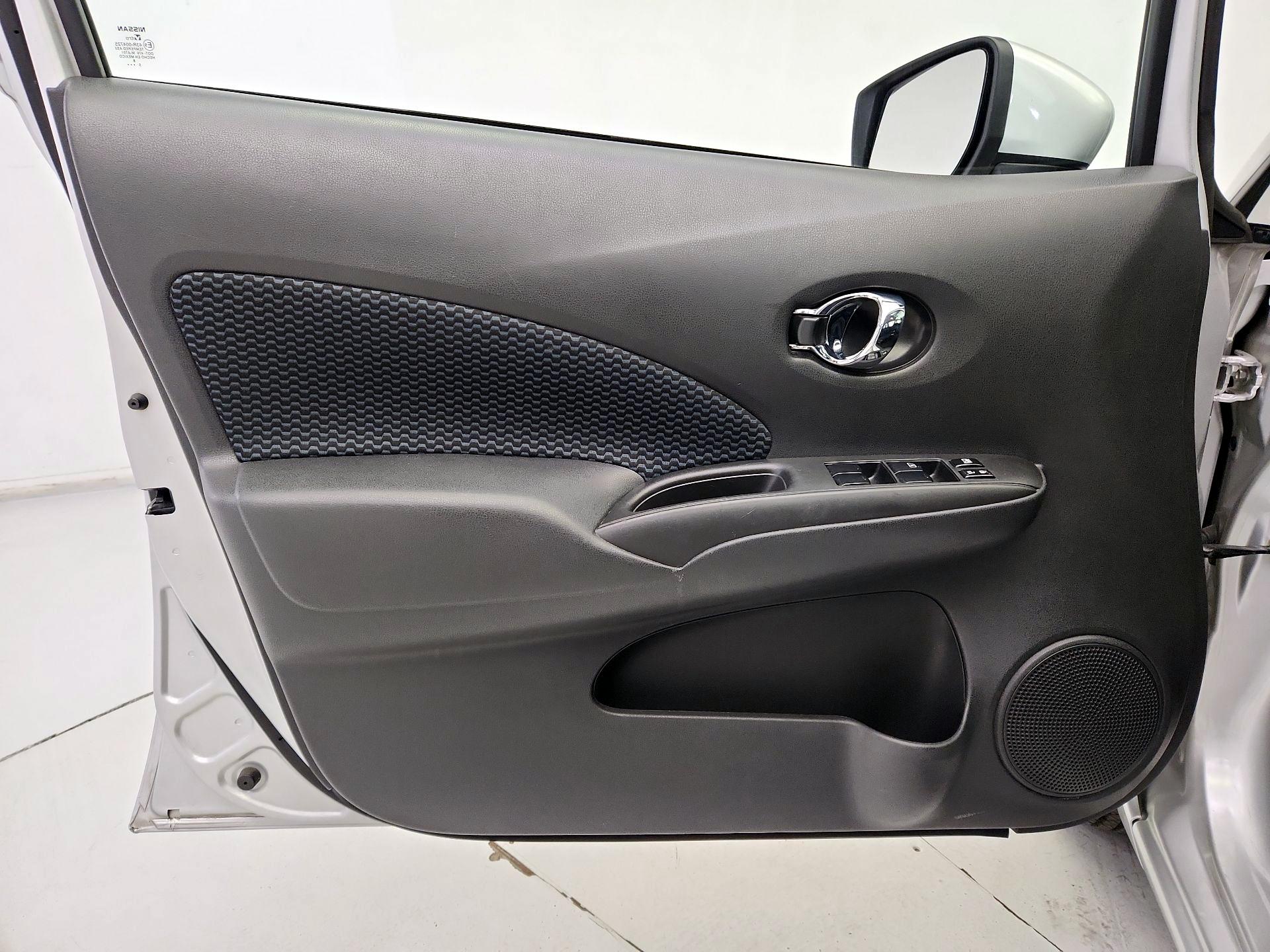 Thumbnail: 2016 Nissan Versa Note - 12