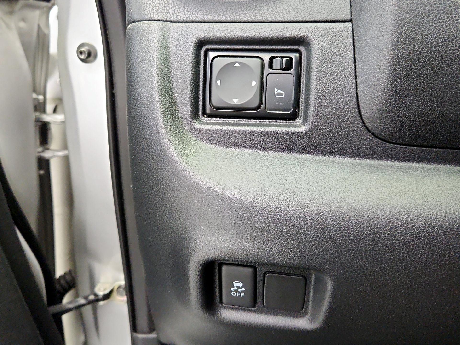 Thumbnail: 2016 Nissan Versa Note - 13