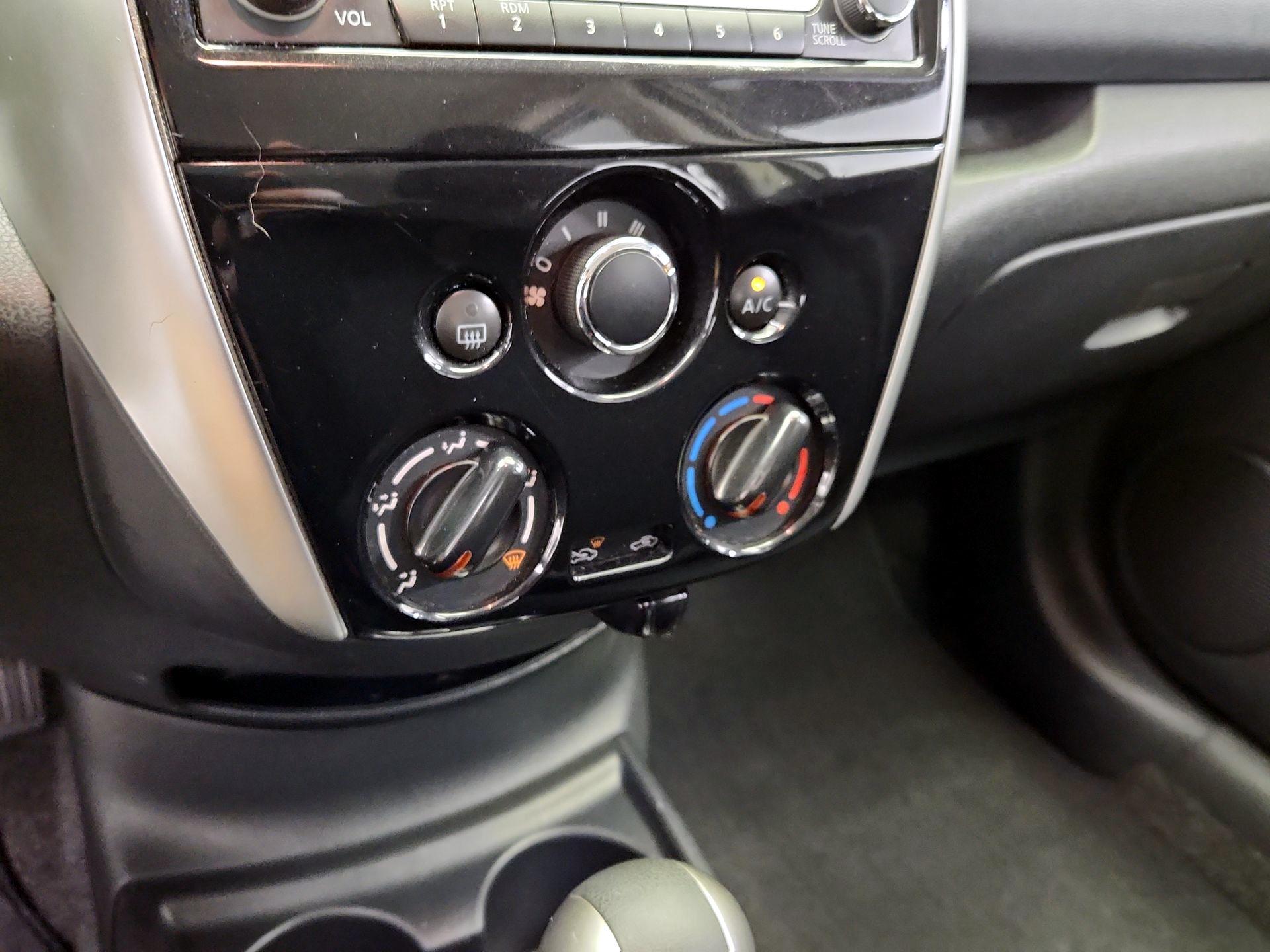 Thumbnail: 2016 Nissan Versa Note - 16