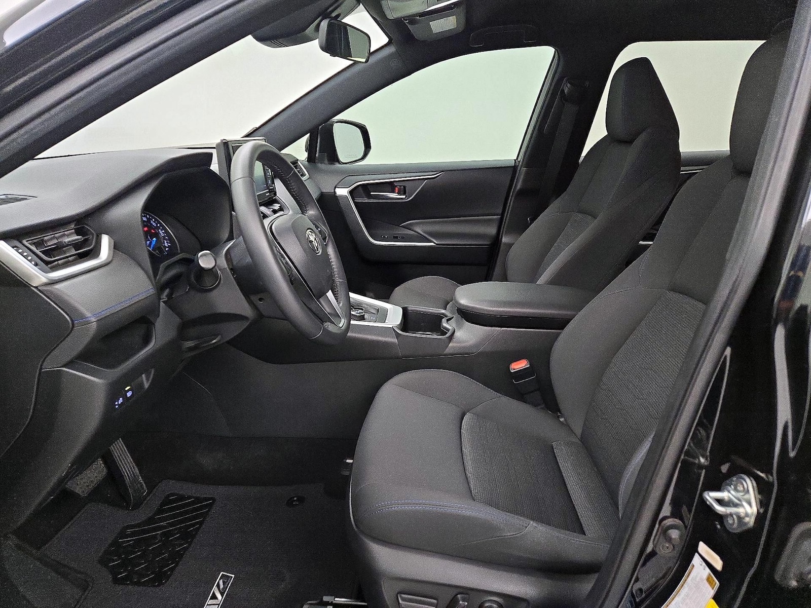 2022 Toyota RAV4 SE - Photo 12