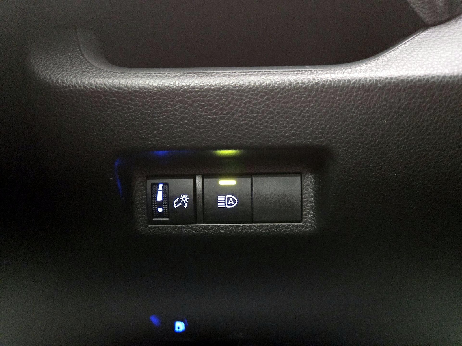 2022 Toyota RAV4 SE - Photo 14