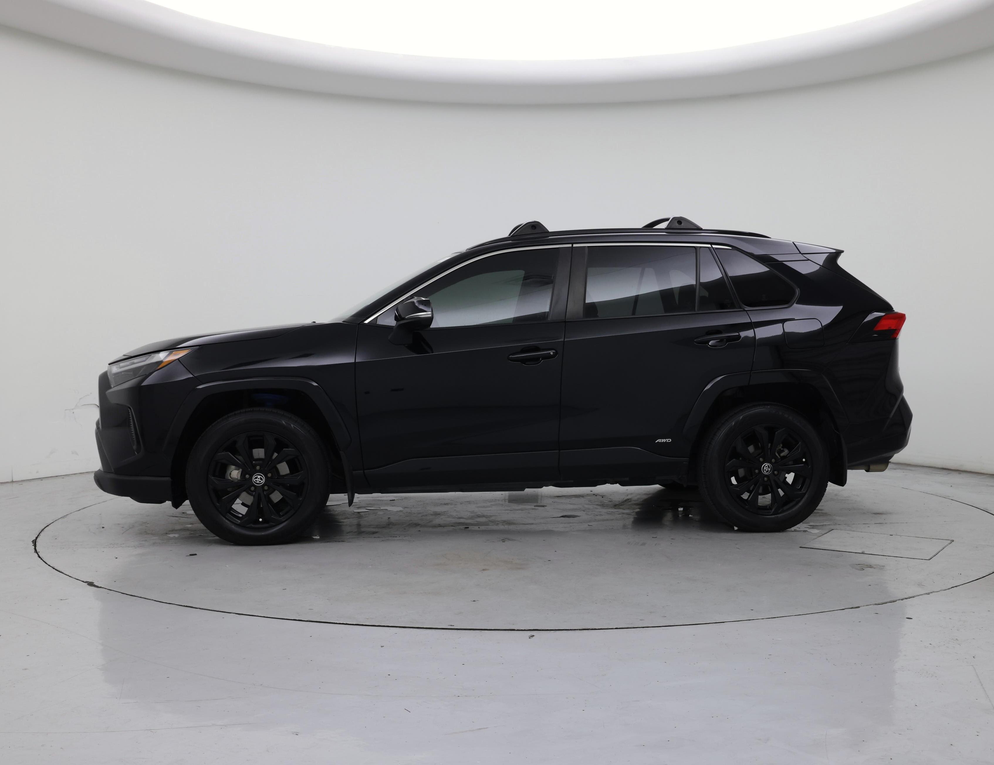 Thumbnail: 2022 Toyota RAV4 - 3