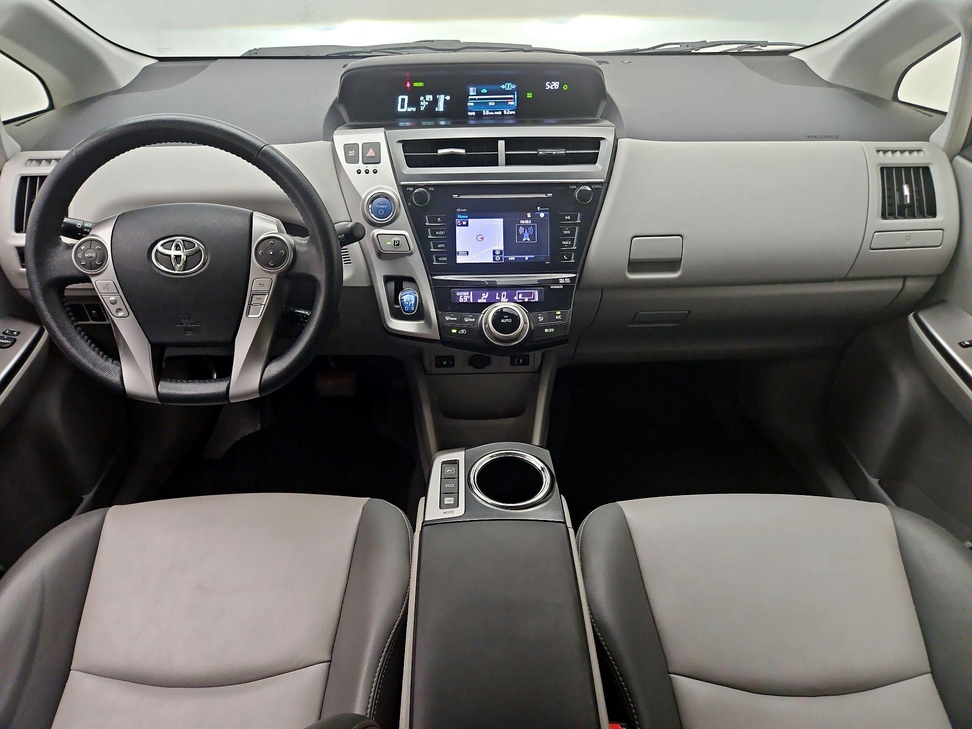 Thumbnail: 2015 Toyota Prius v - 9