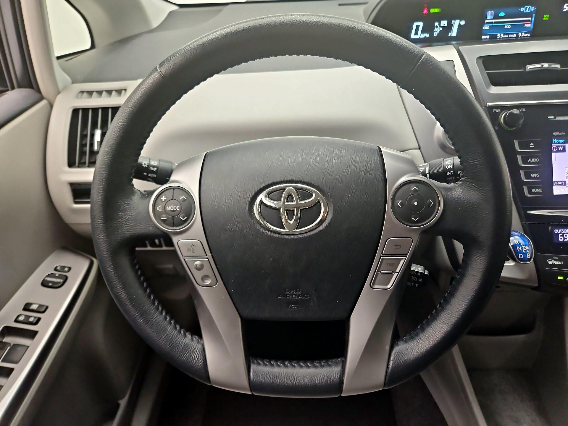 Thumbnail: 2015 Toyota Prius v - 10