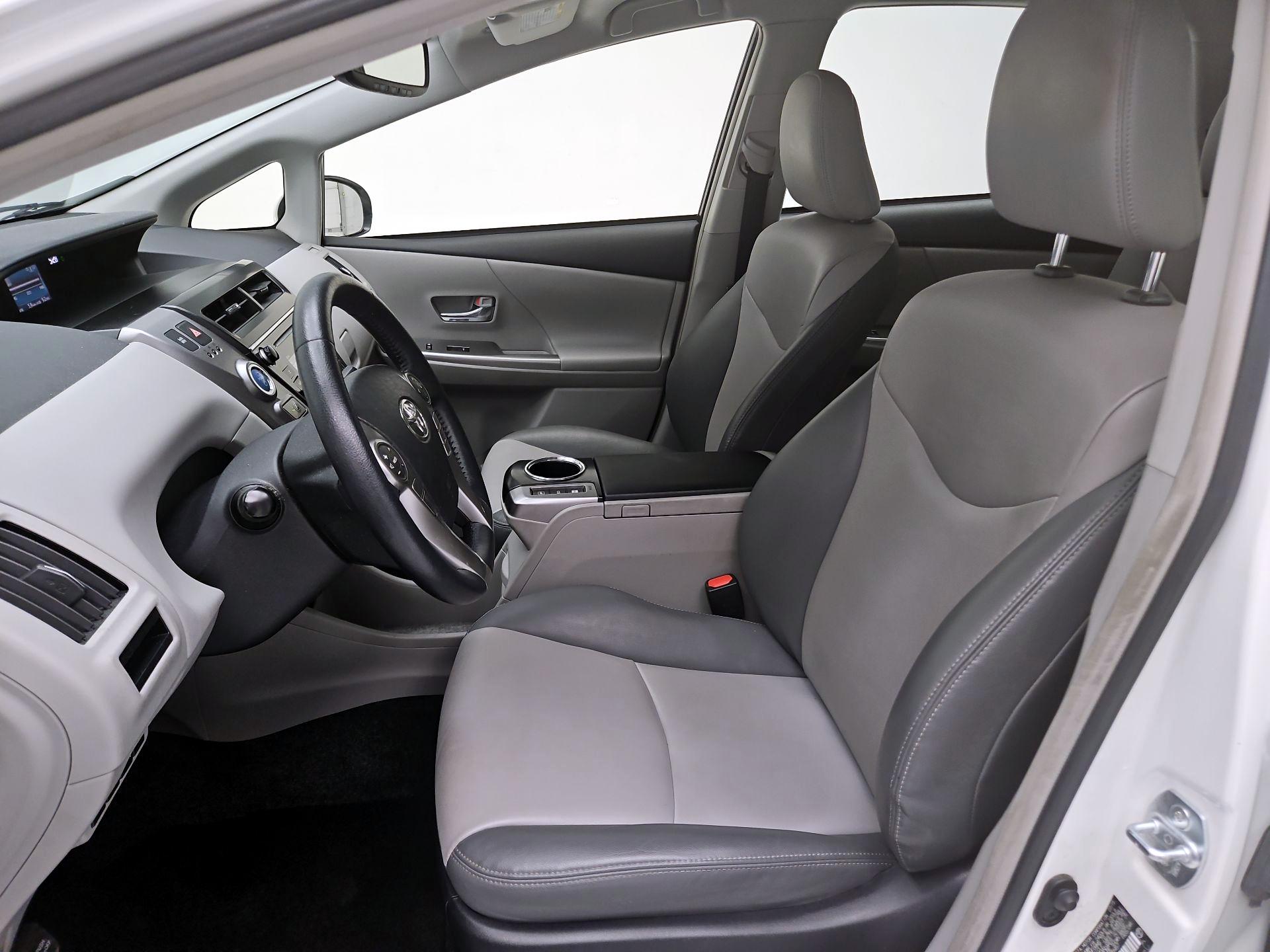 Thumbnail: 2015 Toyota Prius v - 11