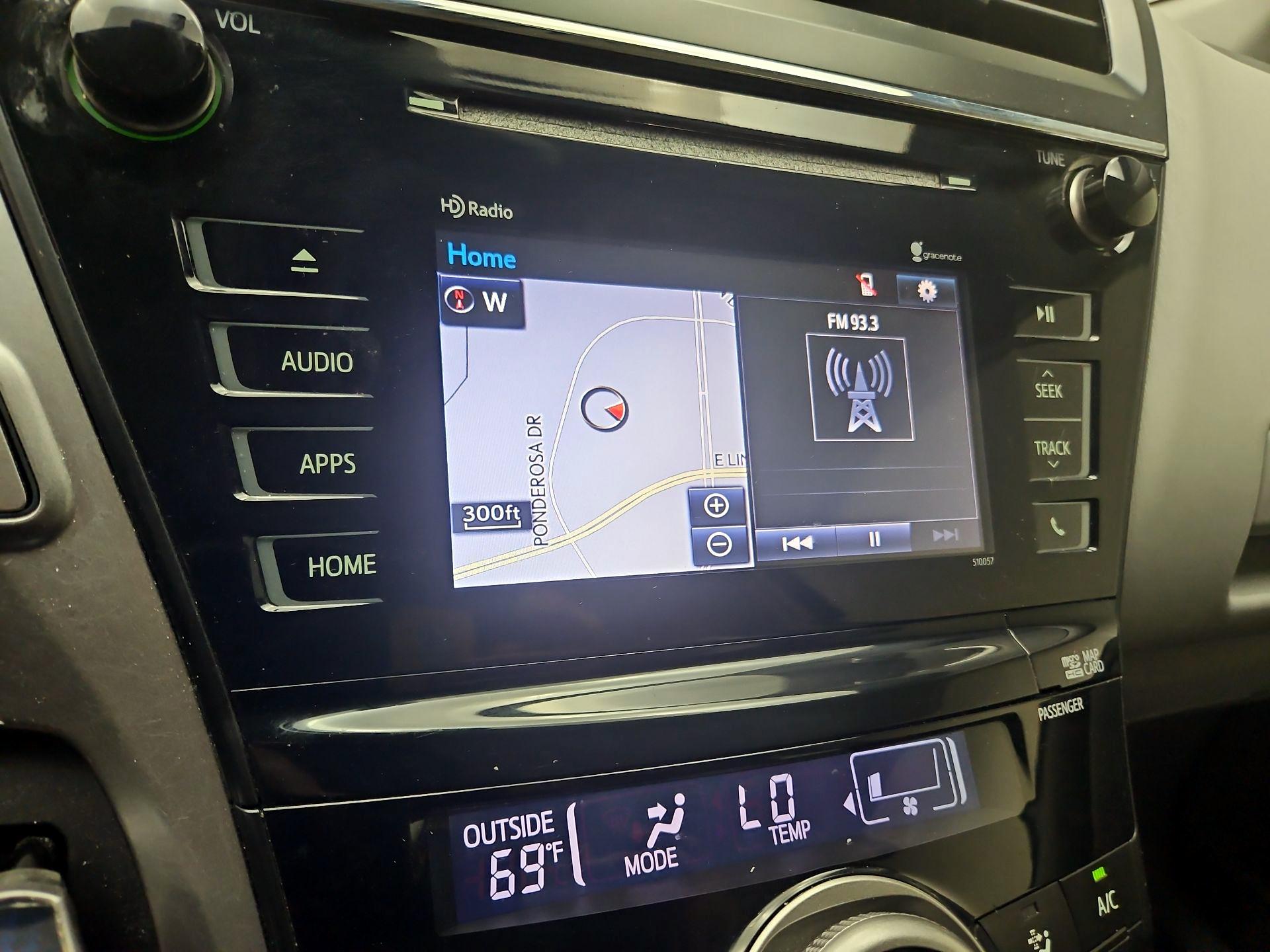 Thumbnail: 2015 Toyota Prius v - 14