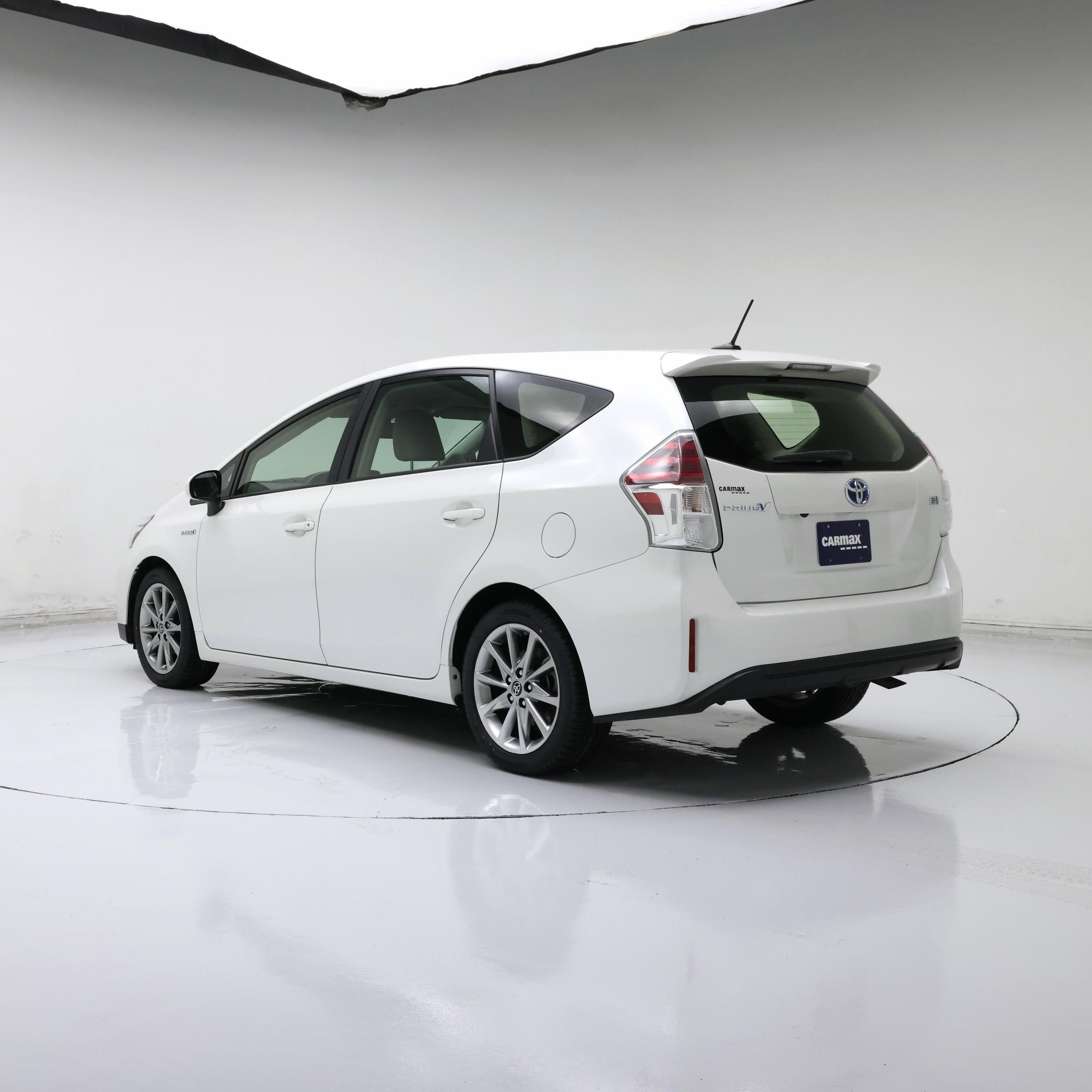Thumbnail: 2015 Toyota Prius v - 2