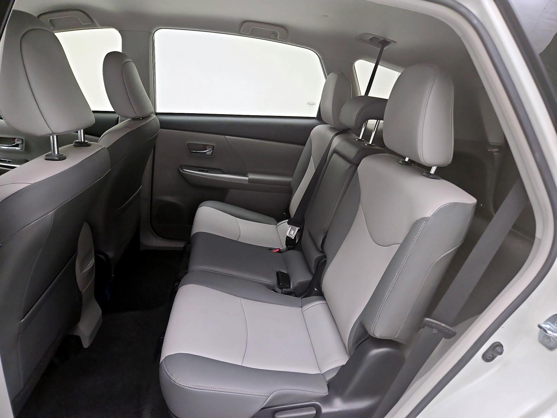 Thumbnail: 2015 Toyota Prius v - 20