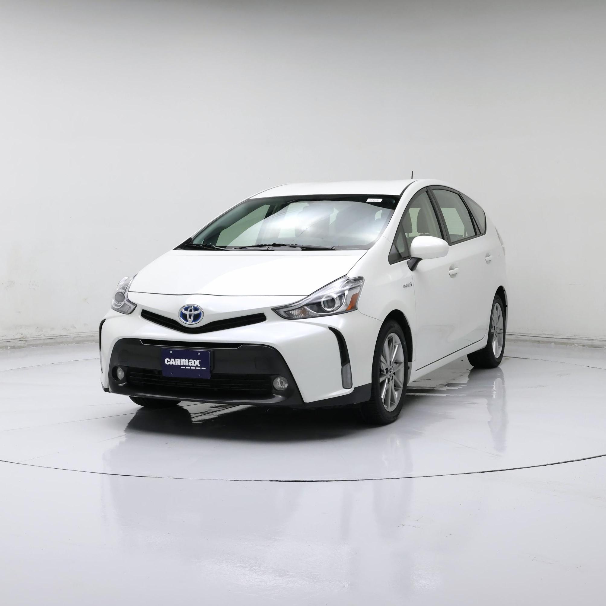 Thumbnail: 2015 Toyota Prius v - 4
