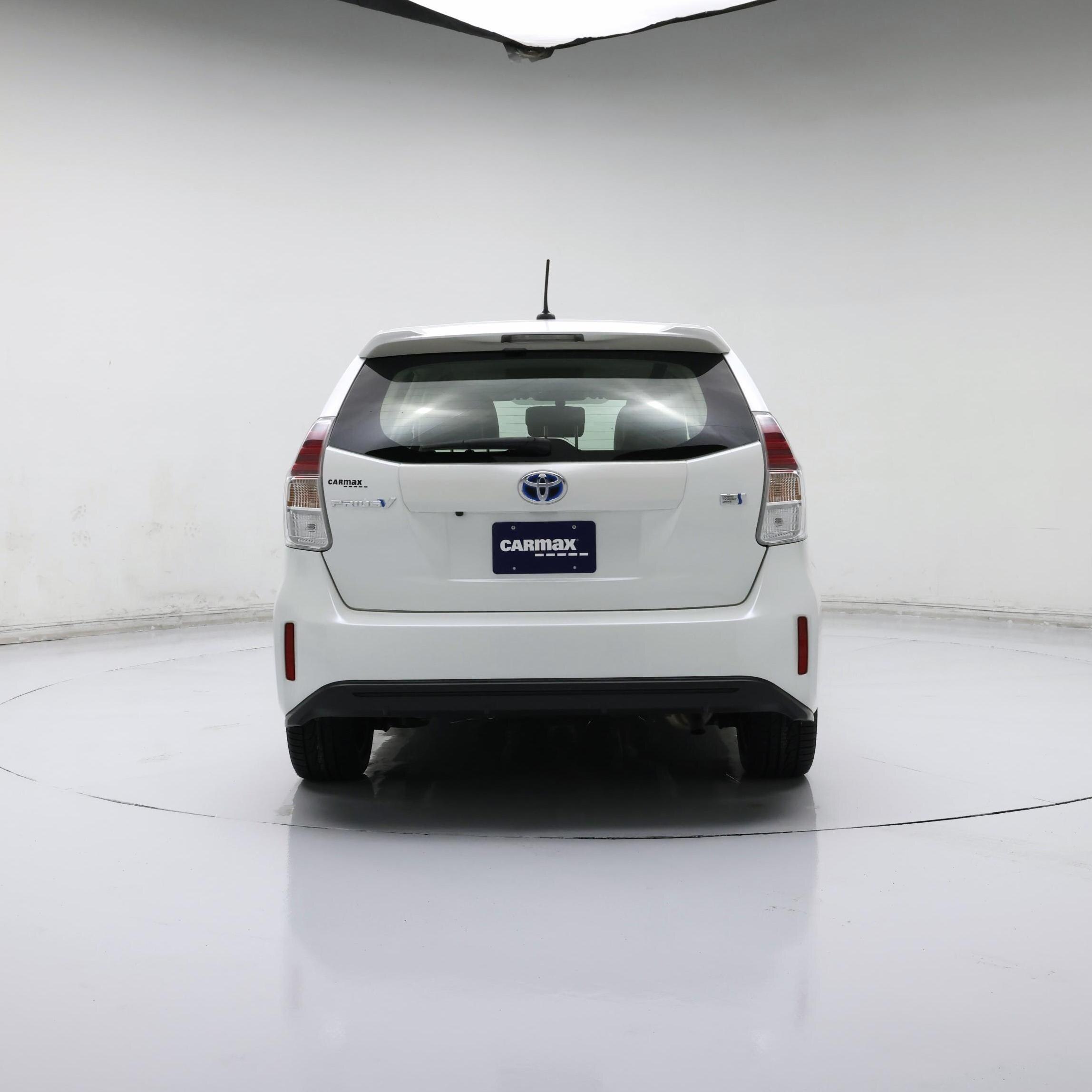 Thumbnail: 2015 Toyota Prius v - 6