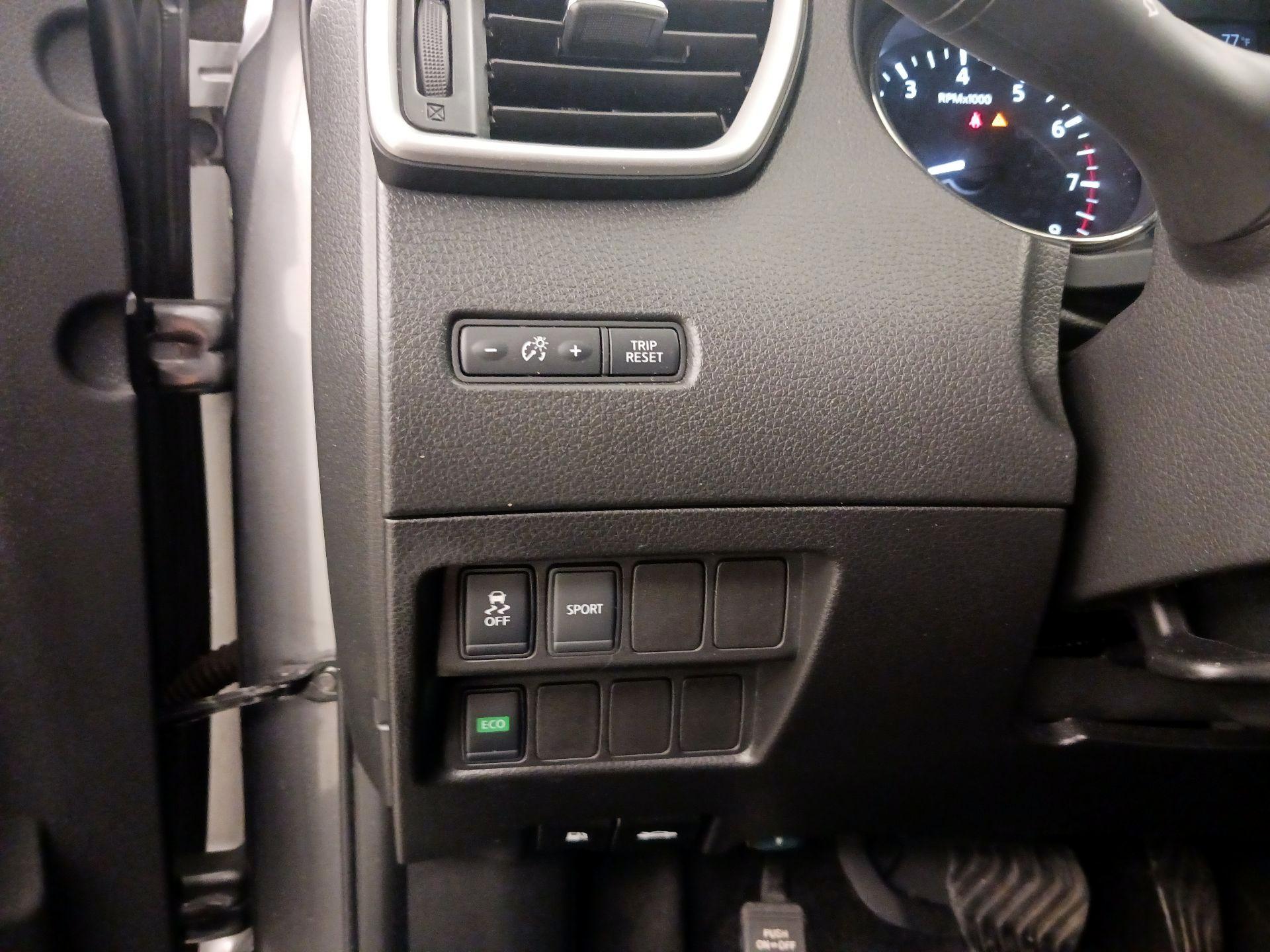 Thumbnail: 2016 Nissan Rogue - 13