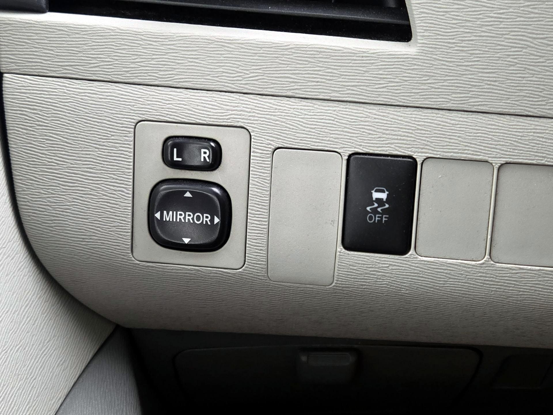 Thumbnail: 2014 Toyota Sienna - 13