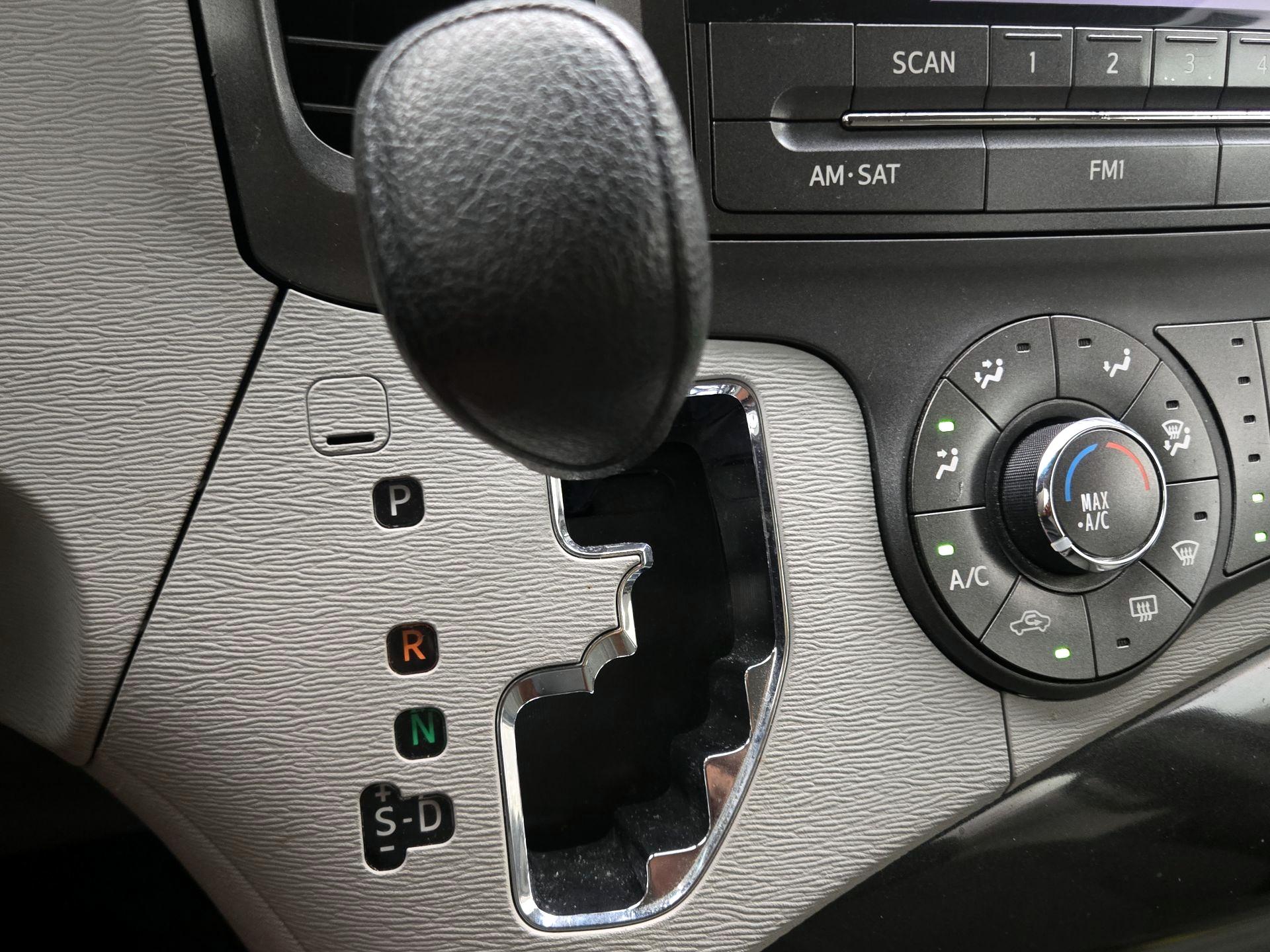 Thumbnail: 2014 Toyota Sienna - 16