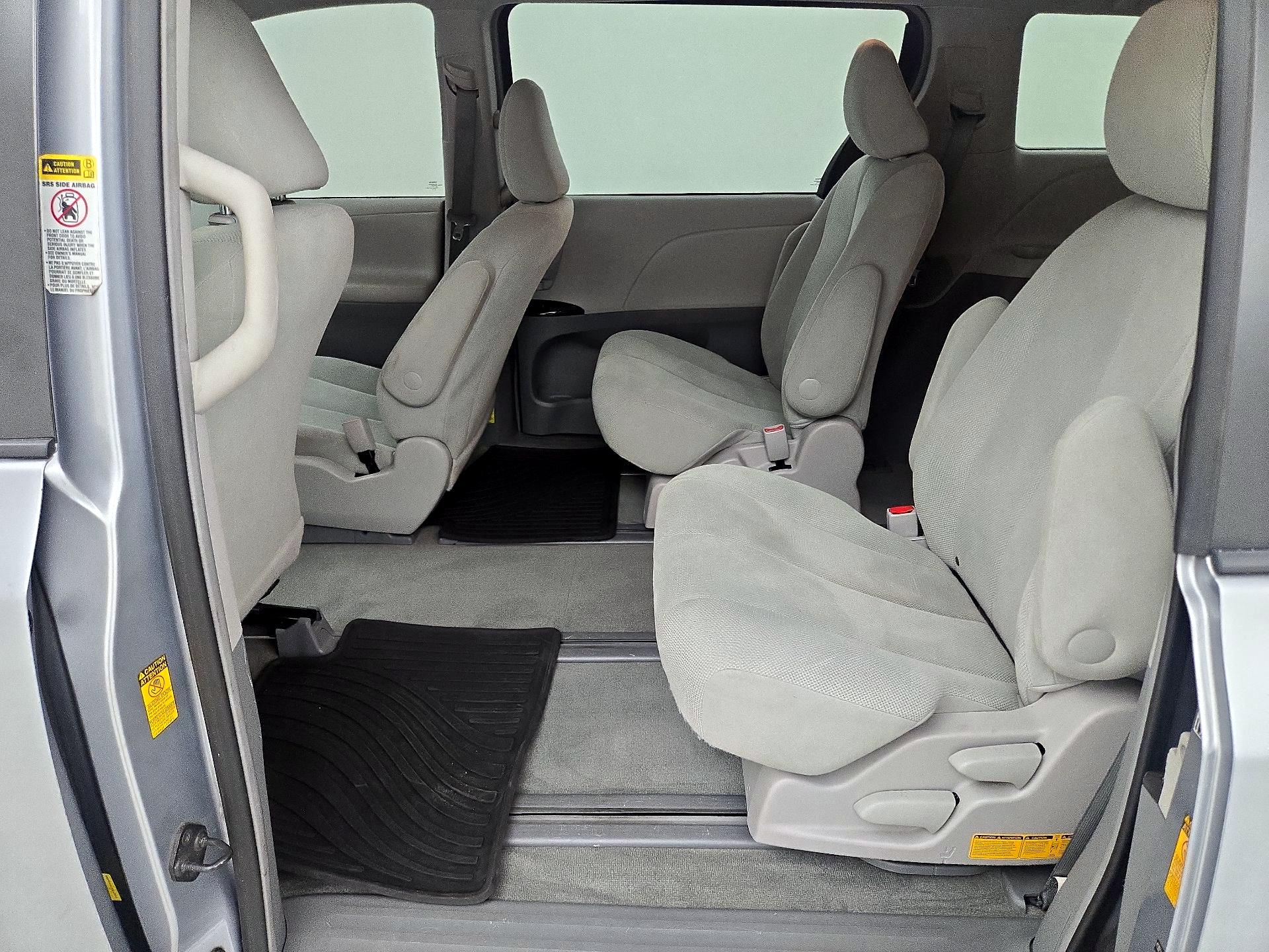 Thumbnail: 2014 Toyota Sienna - 17