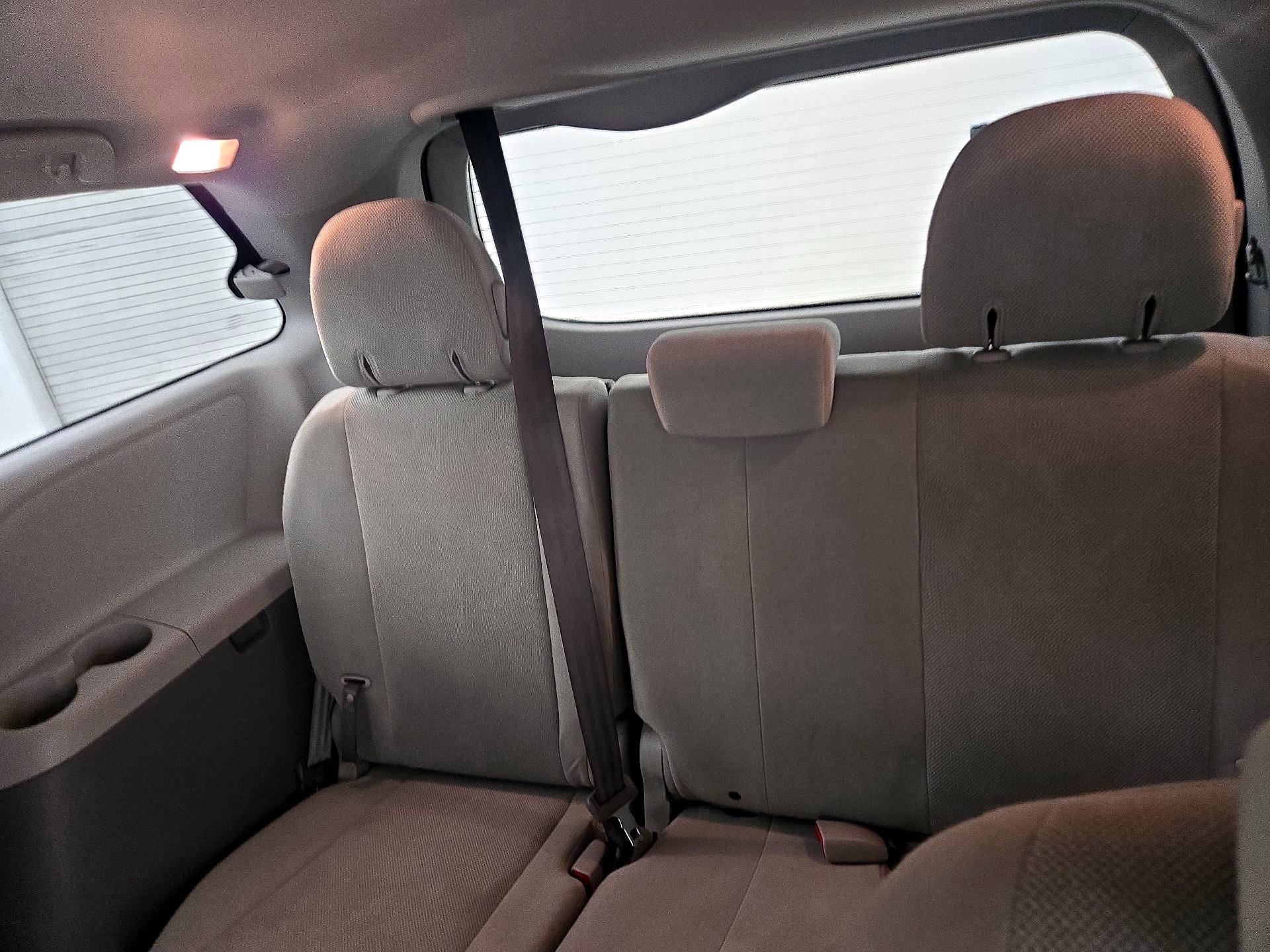 Thumbnail: 2014 Toyota Sienna - 18