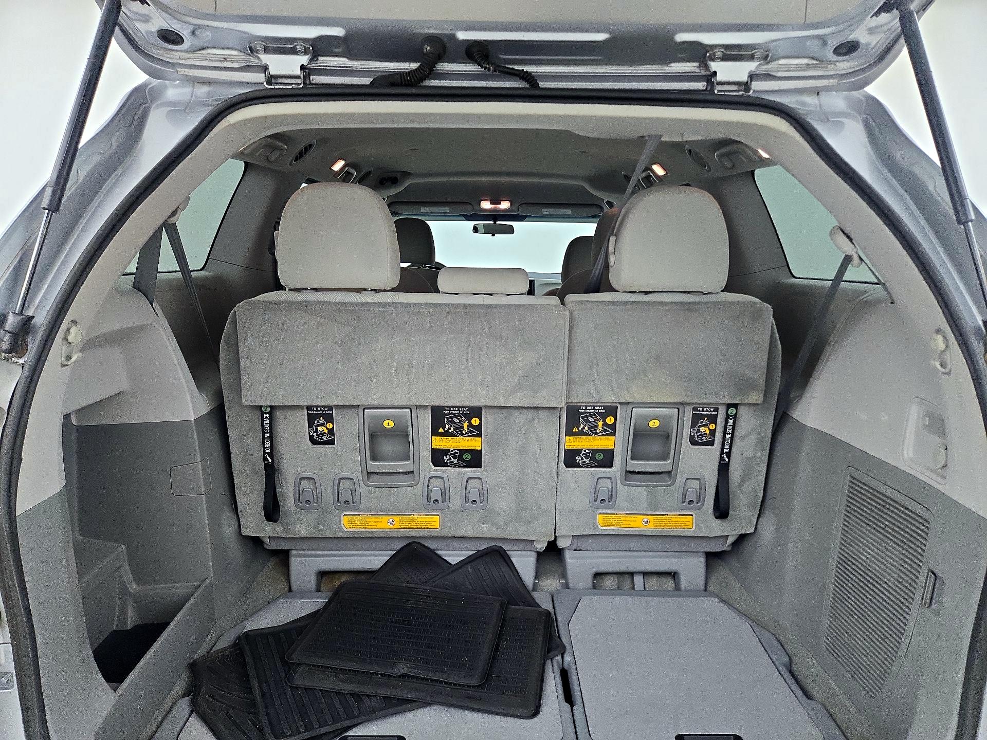 Thumbnail: 2014 Toyota Sienna - 19
