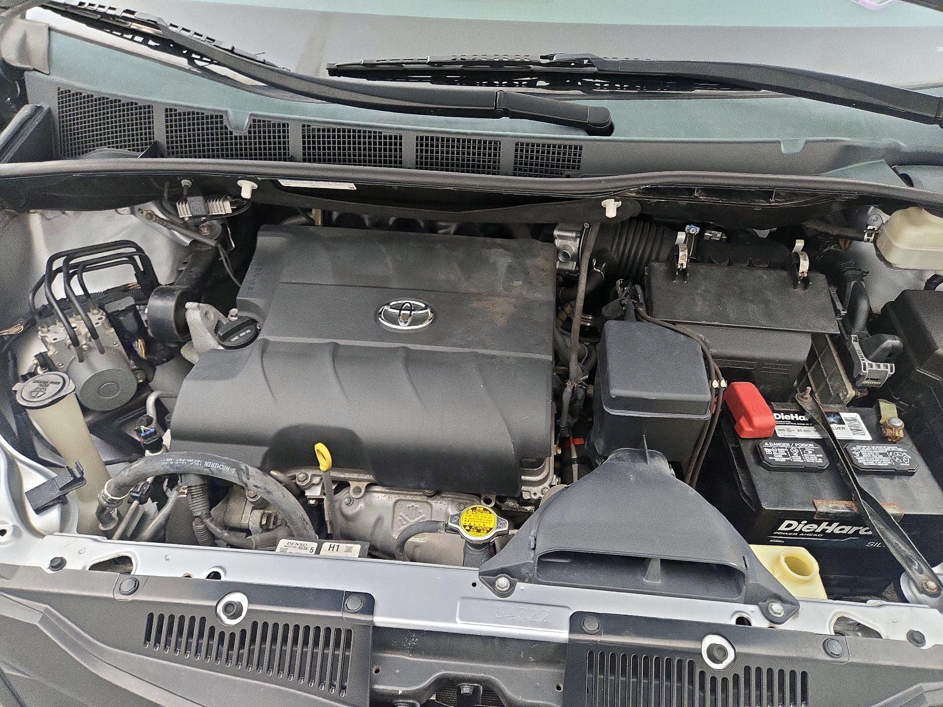 Thumbnail: 2014 Toyota Sienna - 20