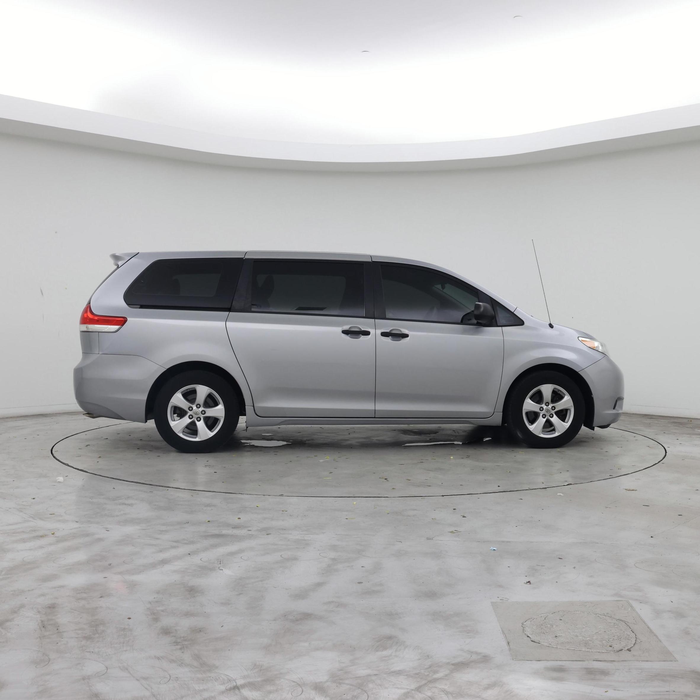 Thumbnail: 2014 Toyota Sienna - 7