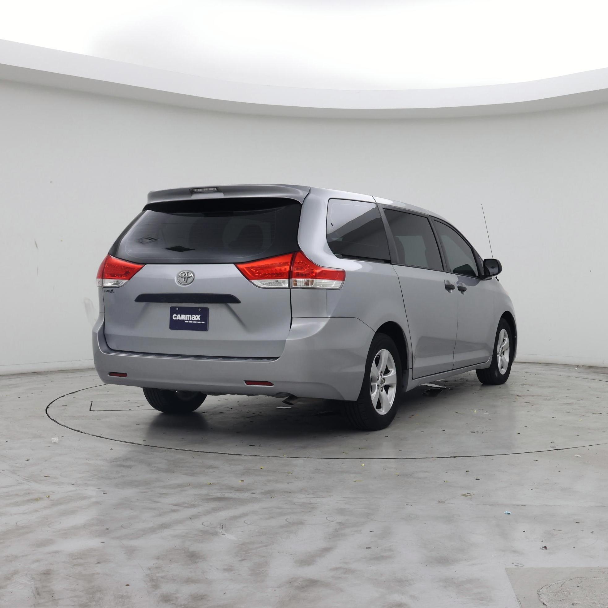 Thumbnail: 2014 Toyota Sienna - 8