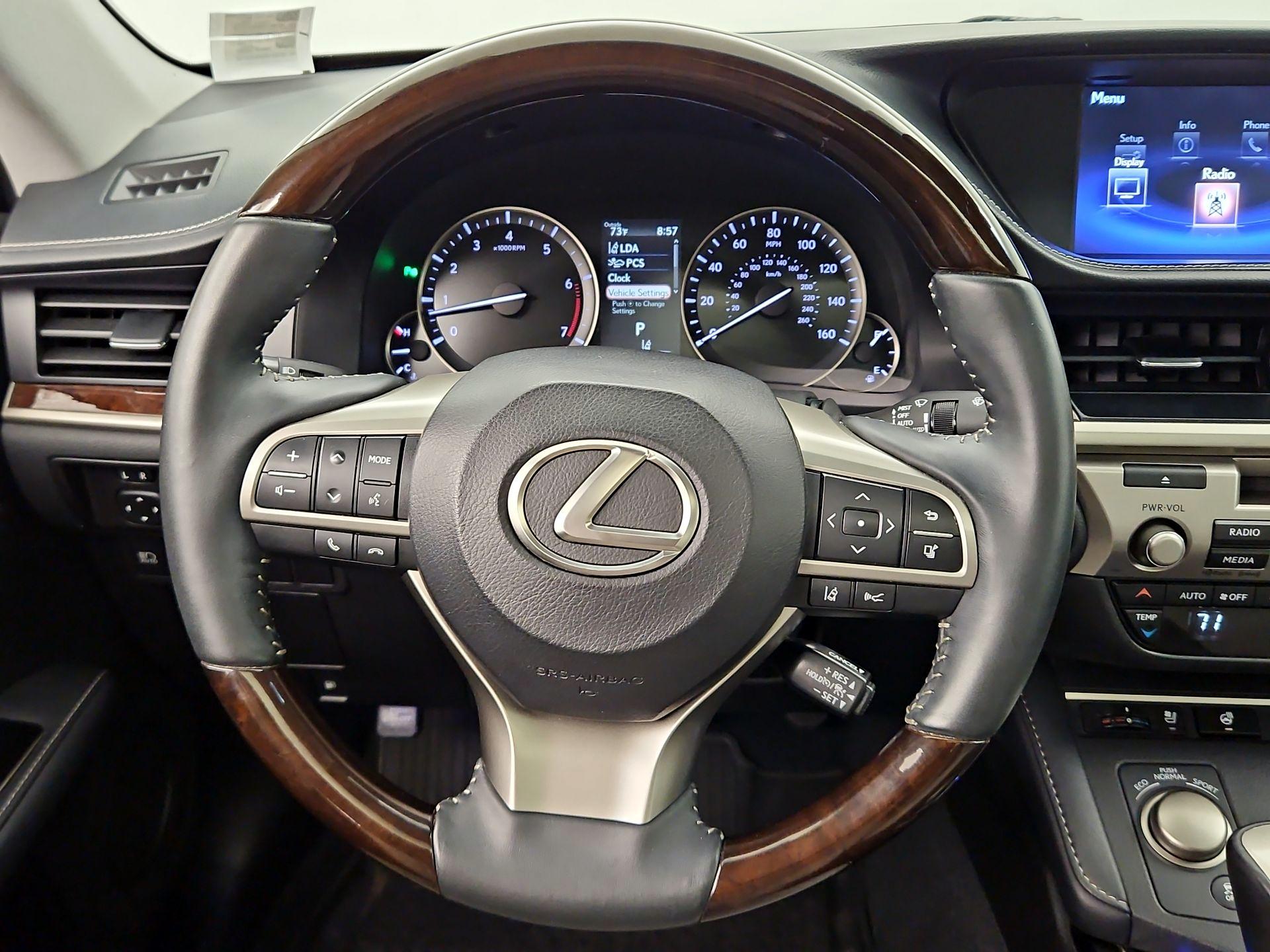 Thumbnail: 2016 Lexus ES - 10