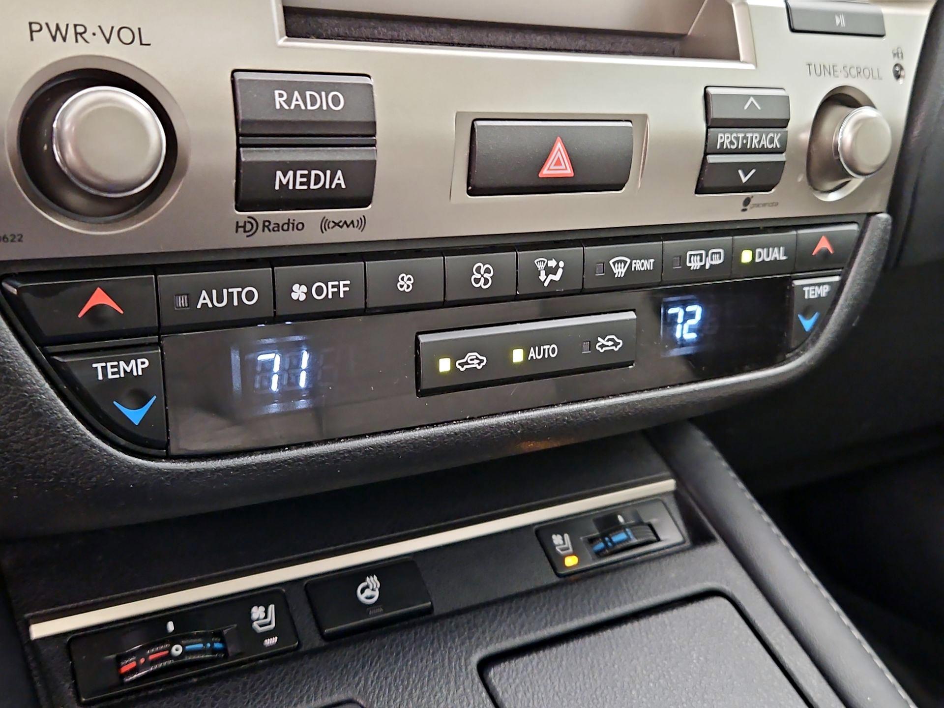 Thumbnail: 2016 Lexus ES - 16