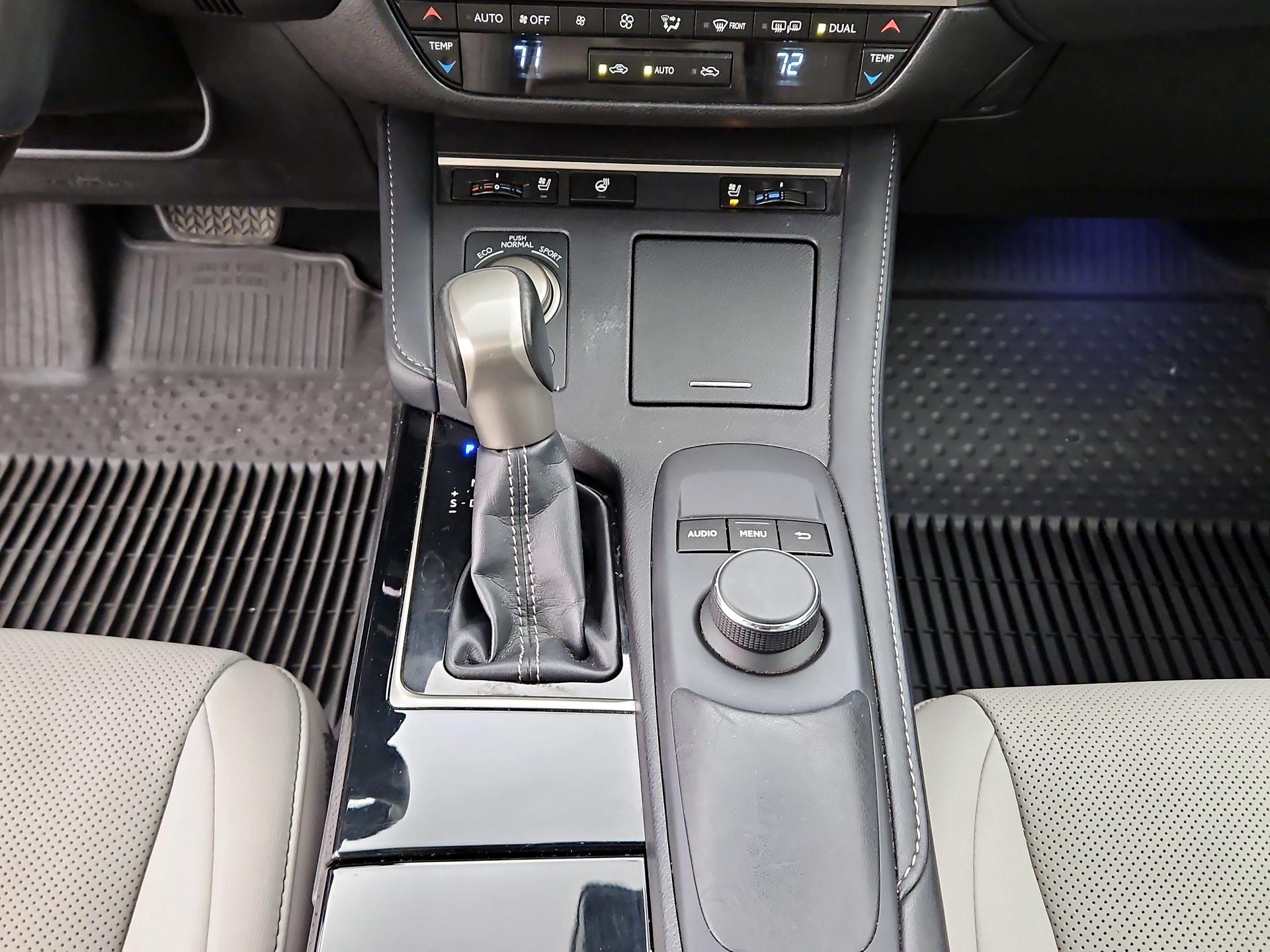 Thumbnail: 2016 Lexus ES - 17