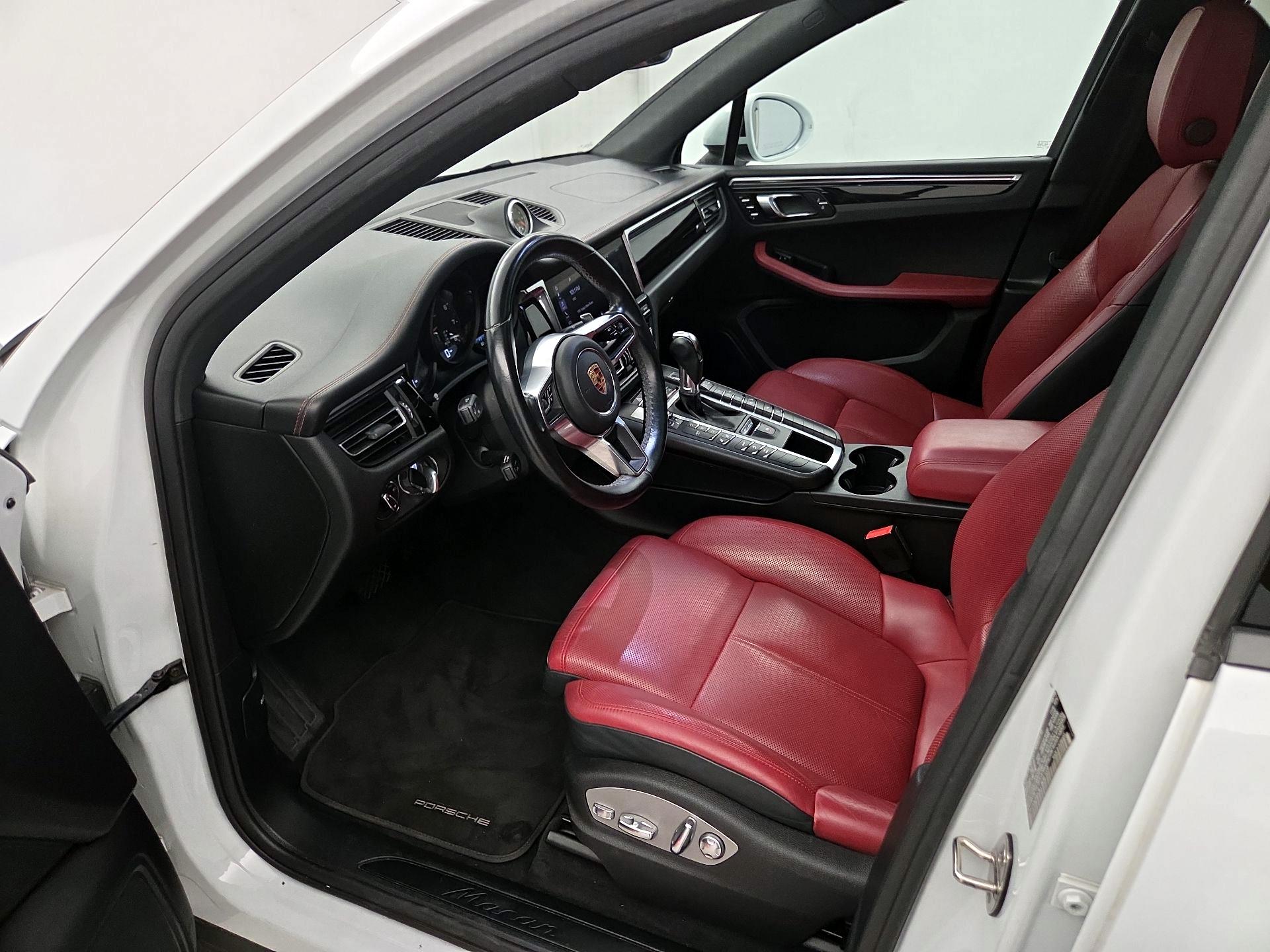 Thumbnail: 2020 Porsche Macan - 11