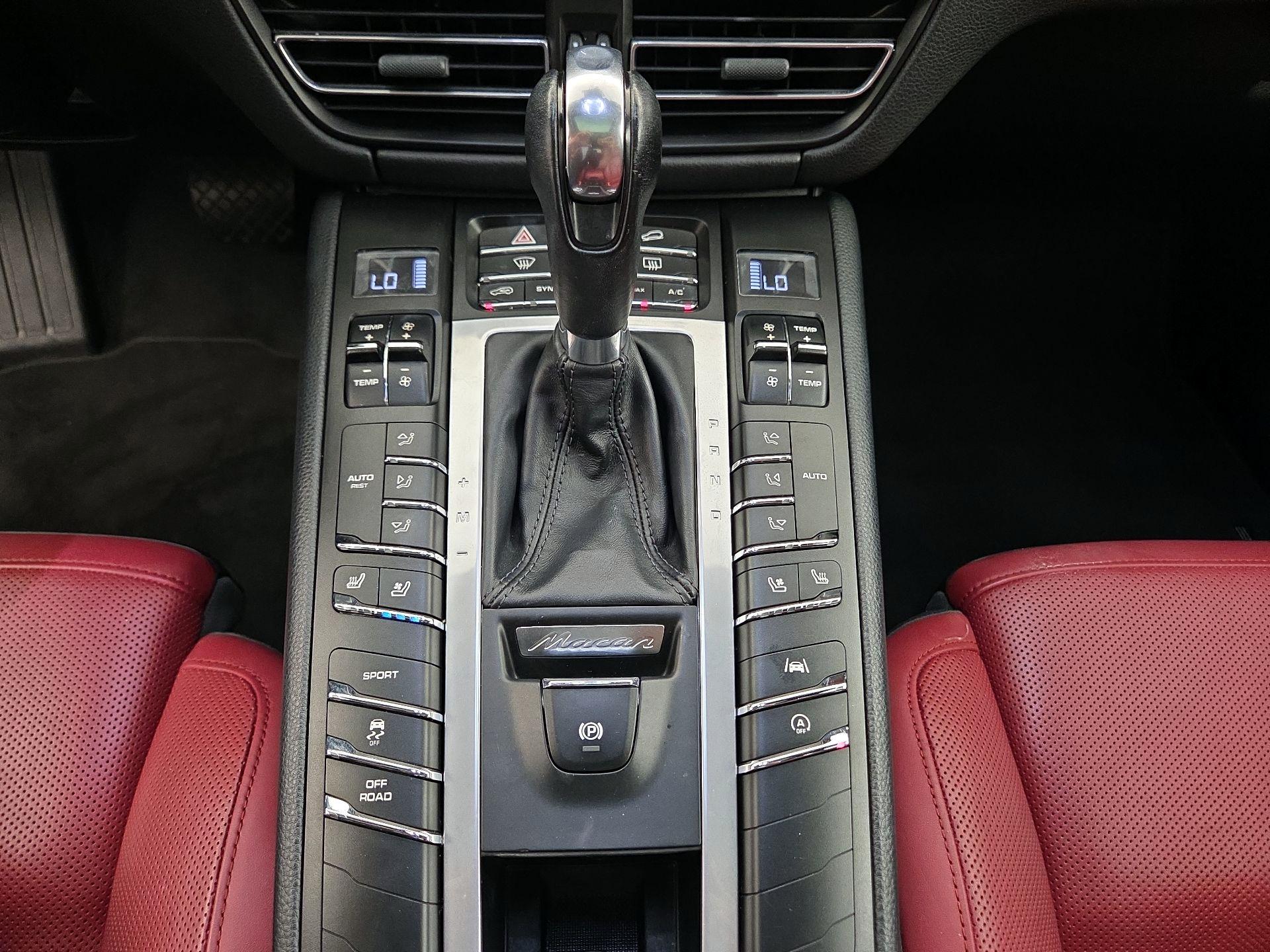 Thumbnail: 2020 Porsche Macan - 17