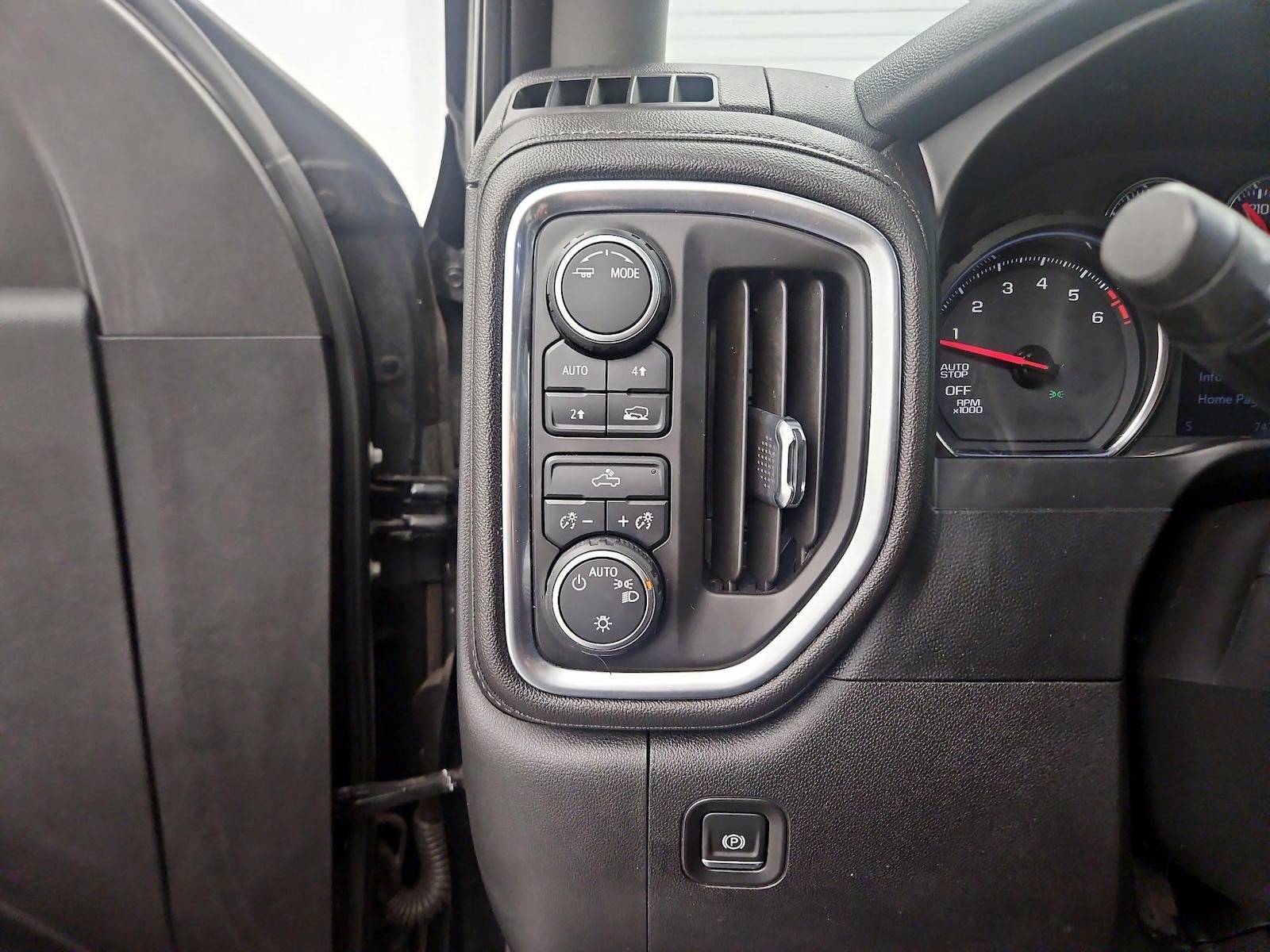 2020 Chevrolet Silverado 1500 LT - Photo 14
