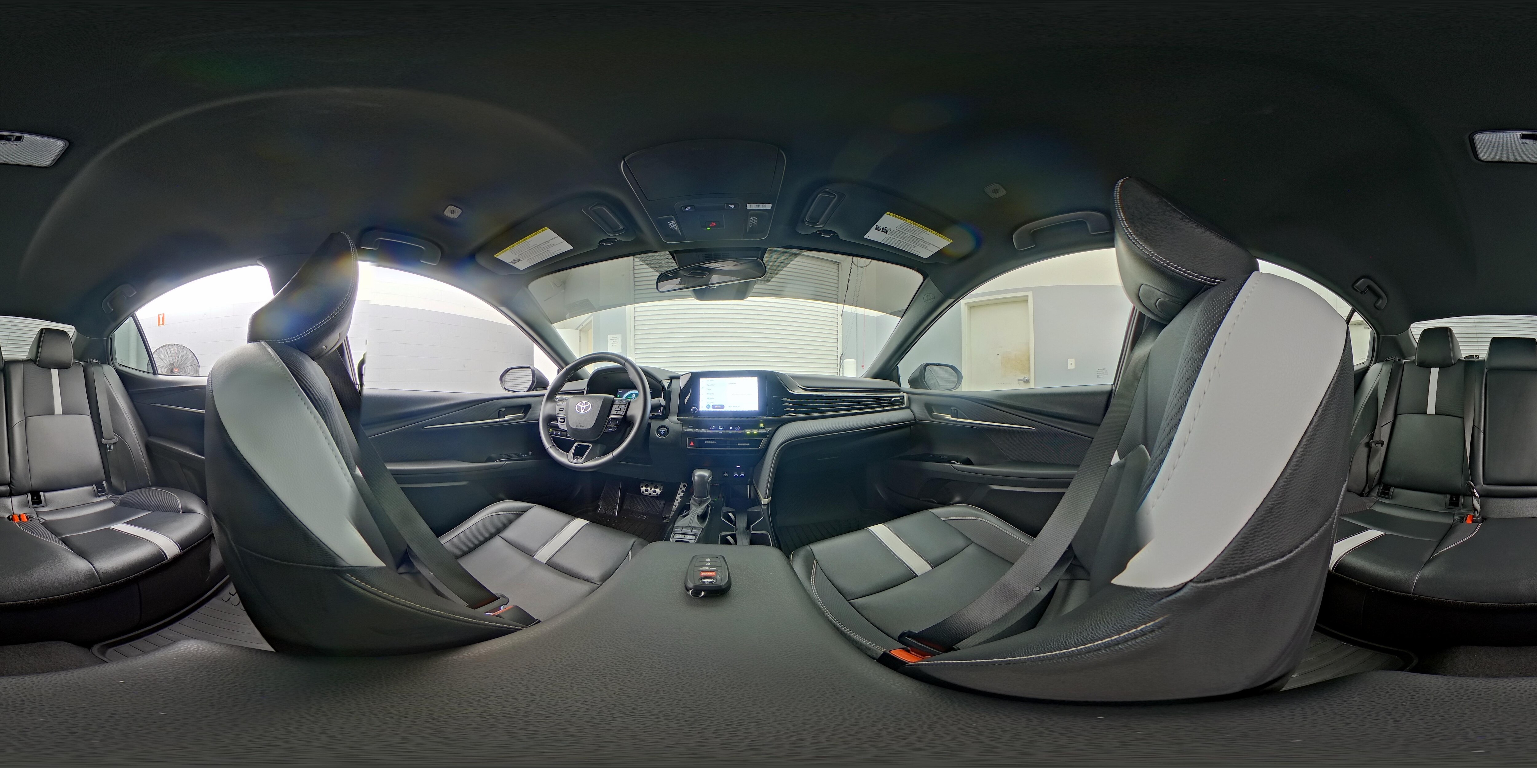 2025 Toyota Camry SE - Photo 24
