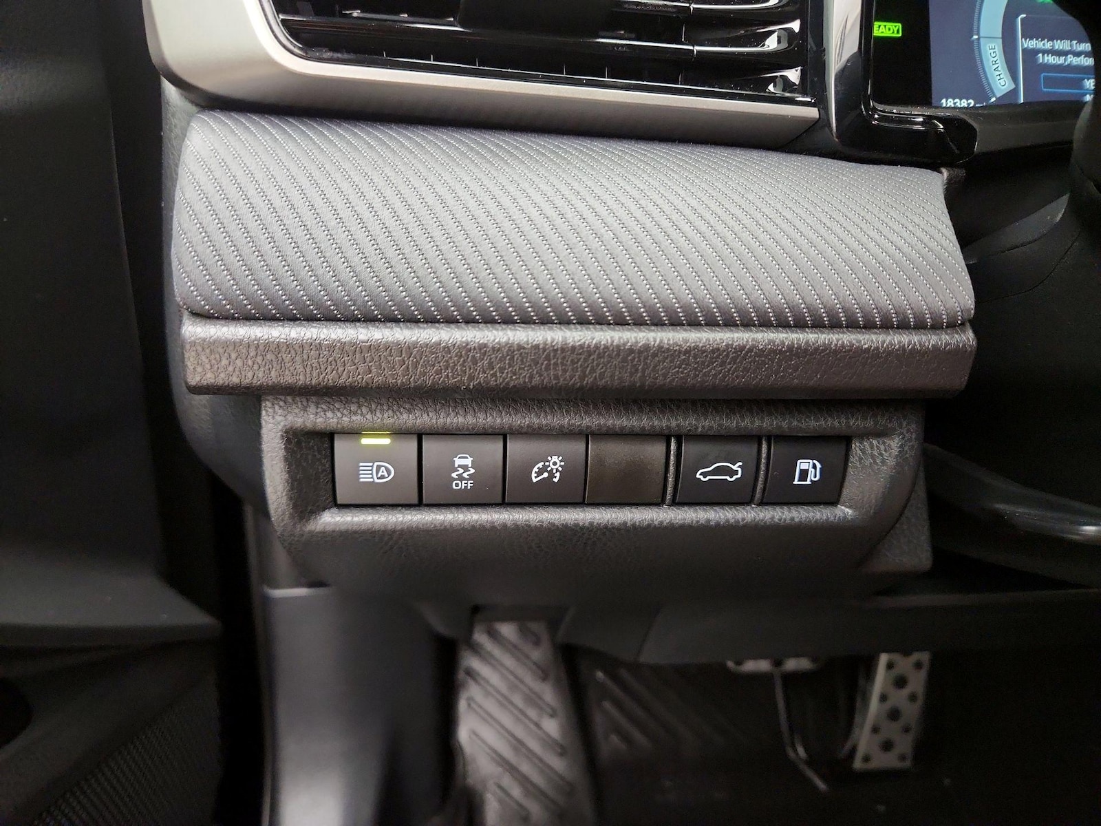 2025 Toyota Camry SE - Photo 14