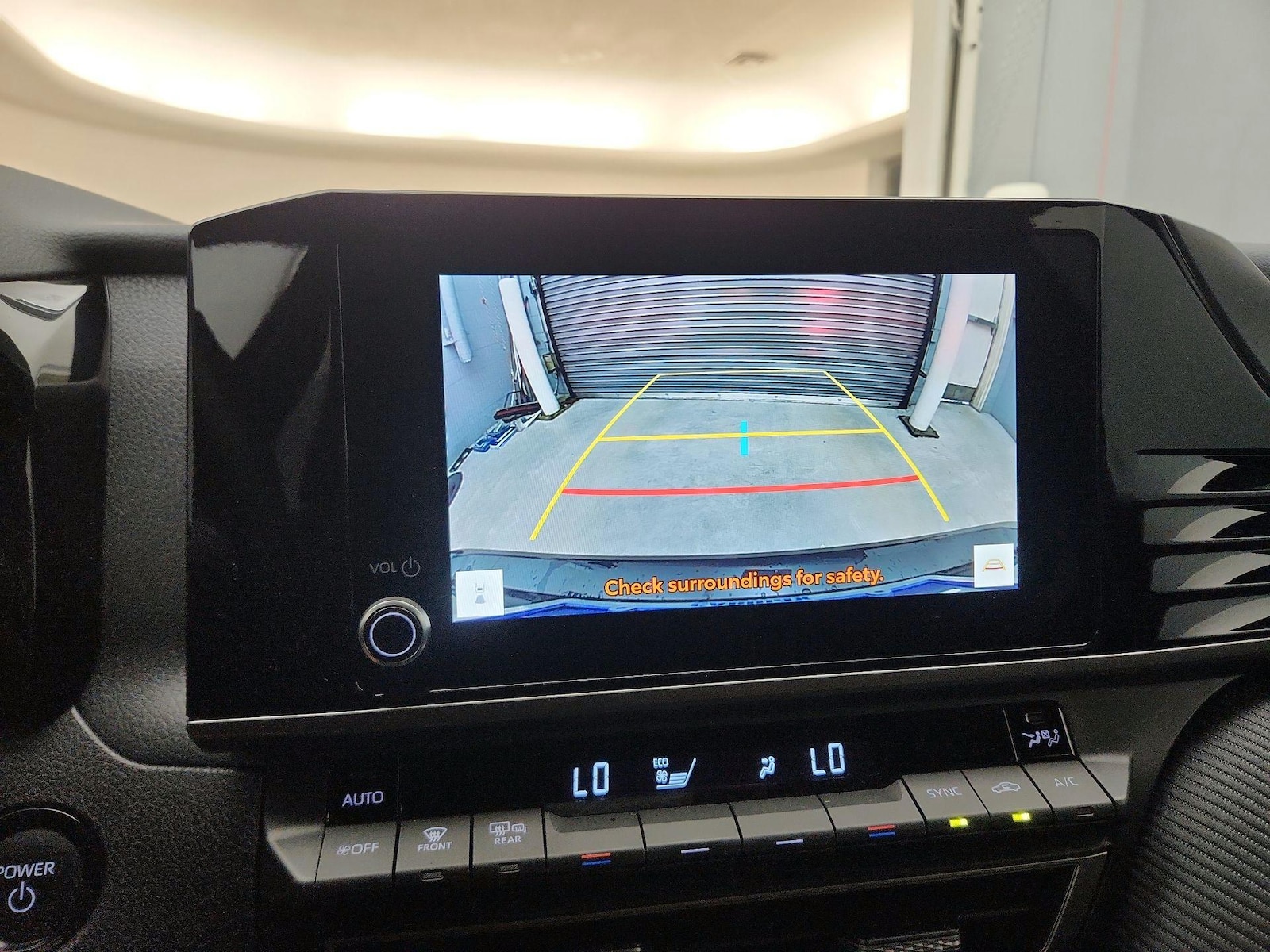 2025 Toyota Camry SE - Photo 15