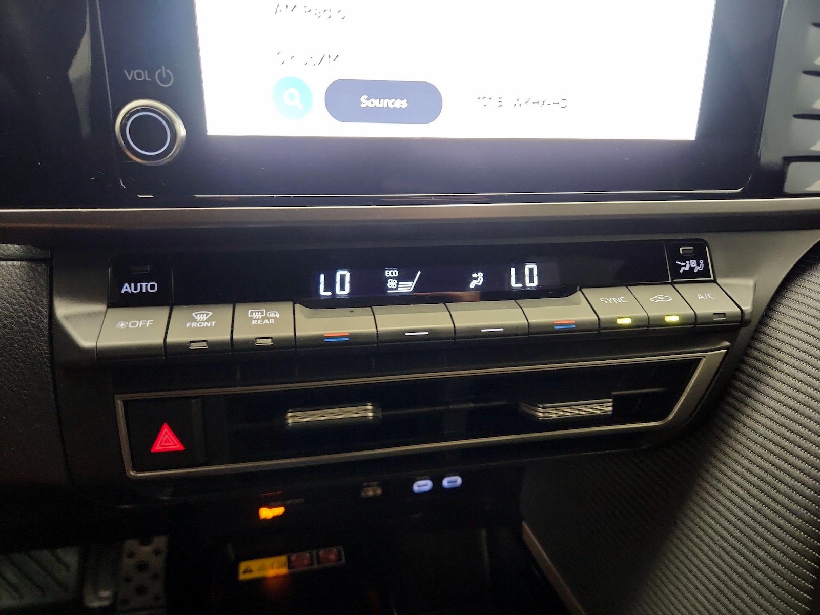 2025 Toyota Camry SE - Photo 17