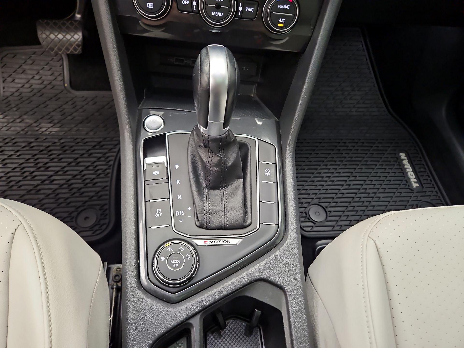Thumbnail: 2018 Volkswagen Tiguan - 17